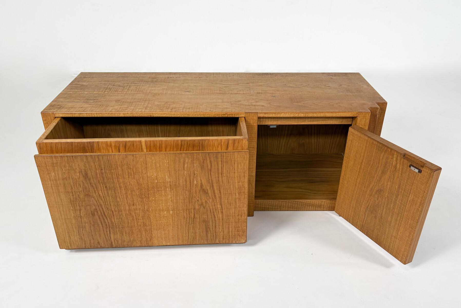 Niedriges Sideboard aus der Mitte des Jahrhunderts von Officina Rivadossi, 1970er Jahre im Zustand „Gut“ im Angebot in Brussels, BE