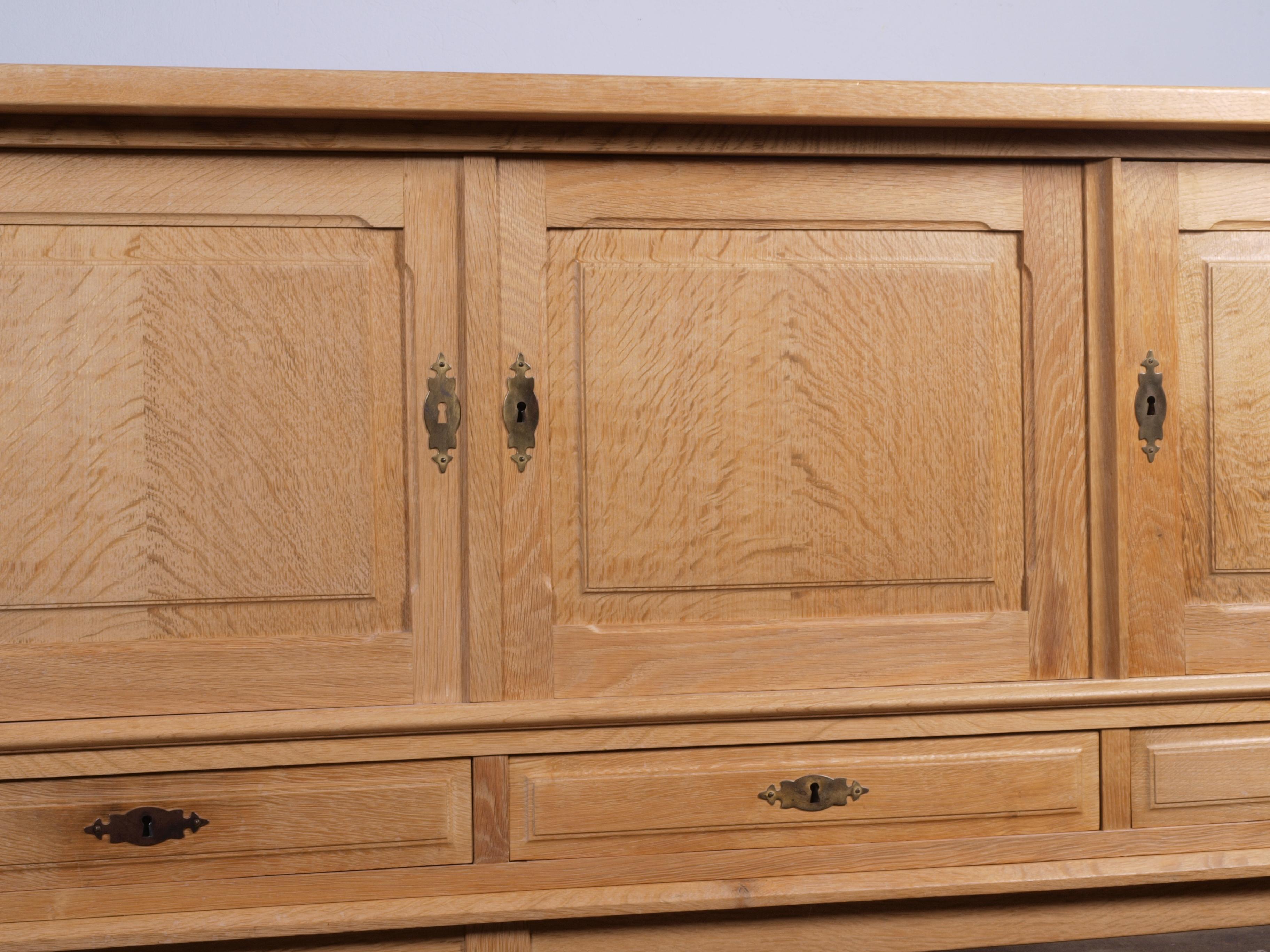 Mid-Century Low Sideboard Cabinet in Oak, Danish style of Henning Kjærnulf, 1960 For Sale 11