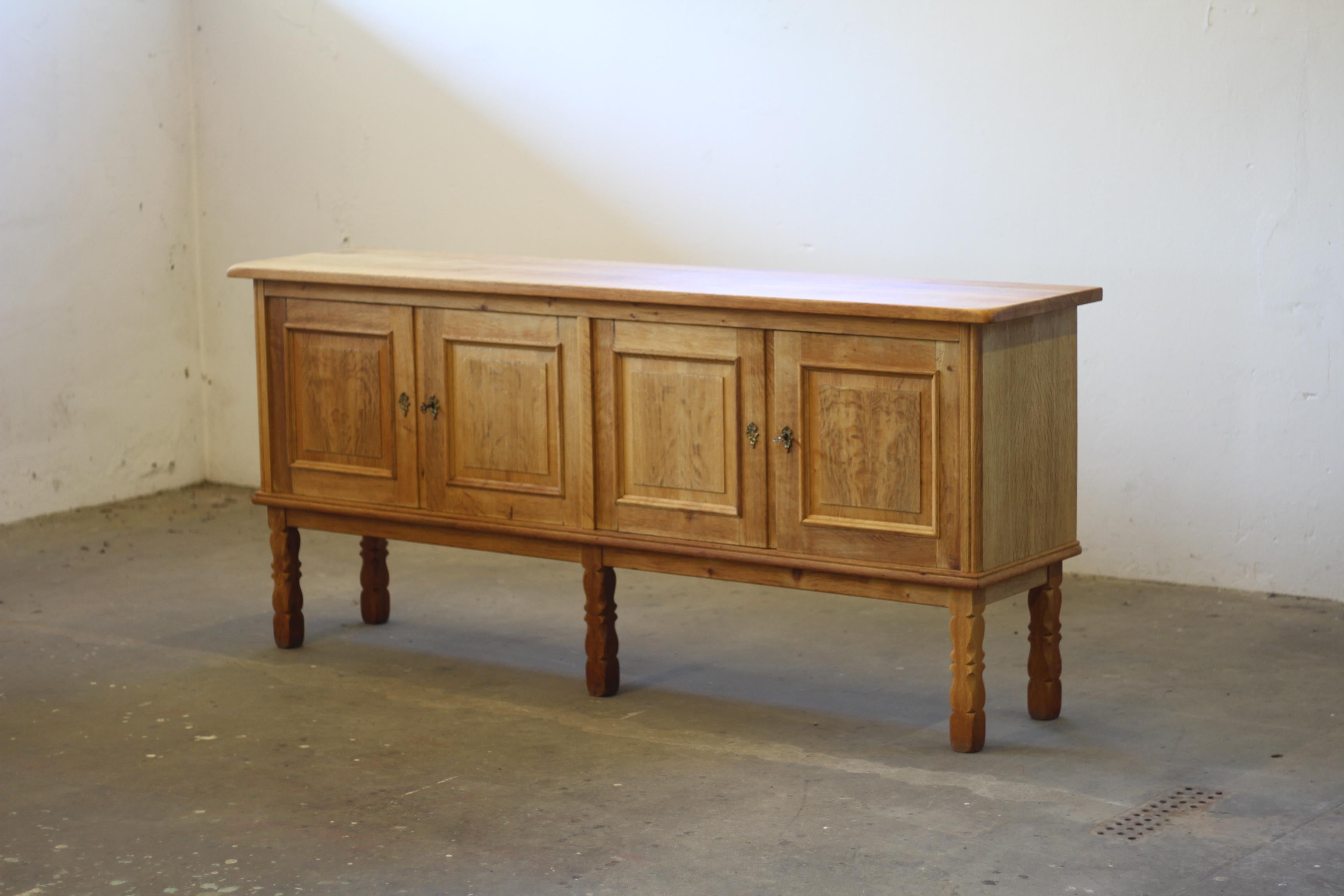 Mid-Century Low Sideboard Cabinet in Oak, Danish style of Henning Kjærnulf, 1960 14