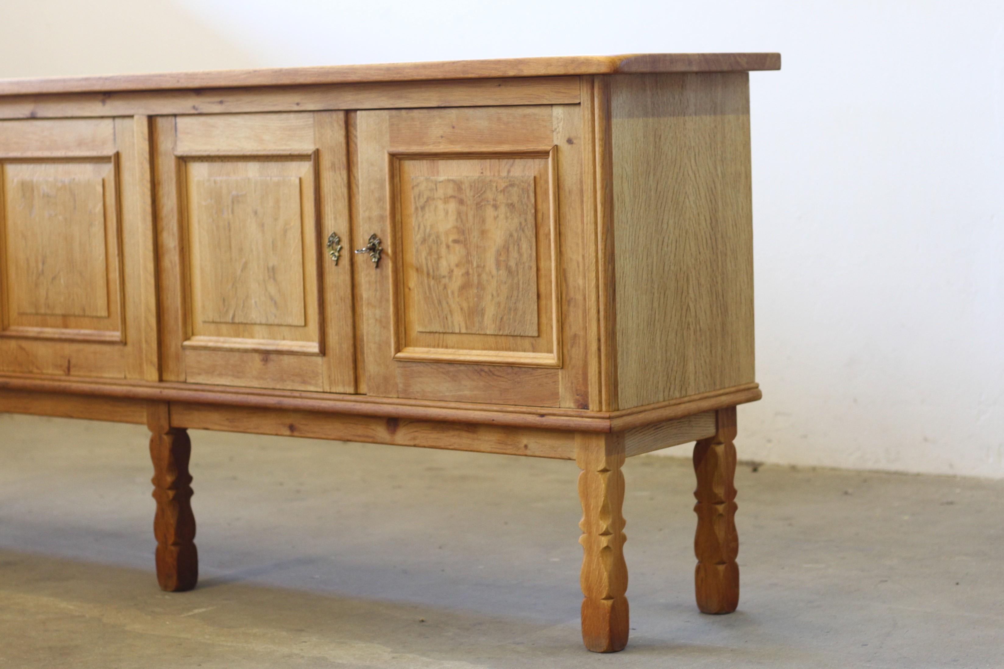 Mid-Century Modern Mid-Century Low Sideboard Cabinet in Oak, Danish style of Henning Kjærnulf, 1960