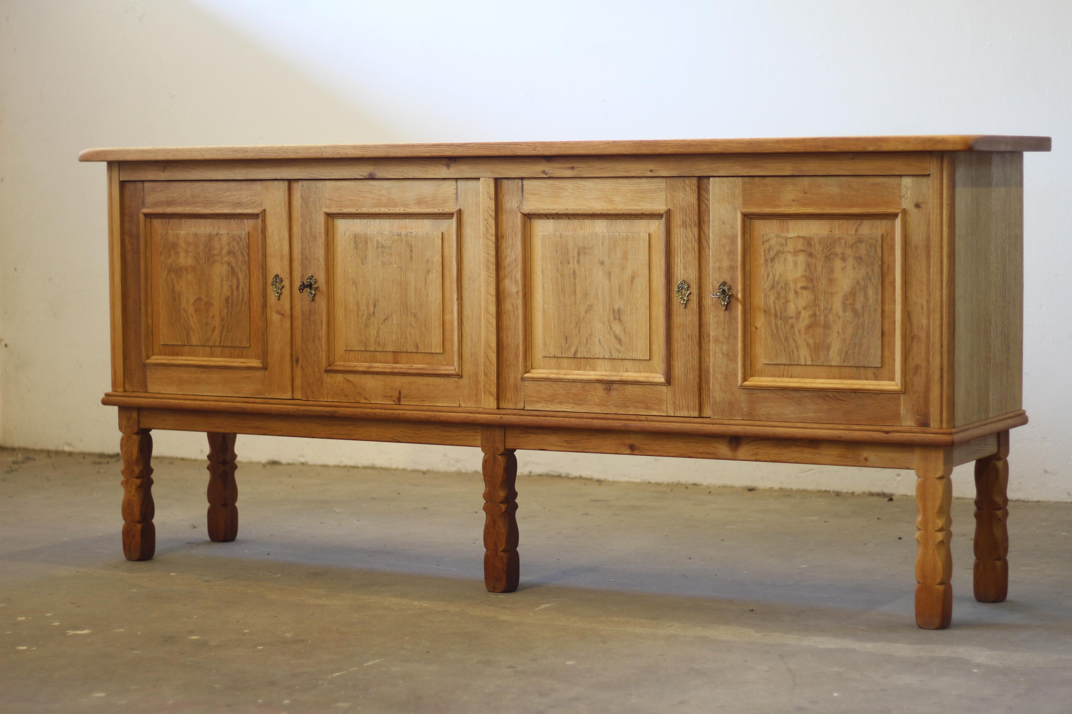 Mid-20th Century Mid-Century Low Sideboard Cabinet in Oak, Danish style of Henning Kjærnulf, 1960