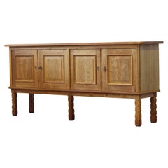 Mid-Century Low Sideboard Cabinet in Oak, Danish style of Henning Kjærnulf, 1960