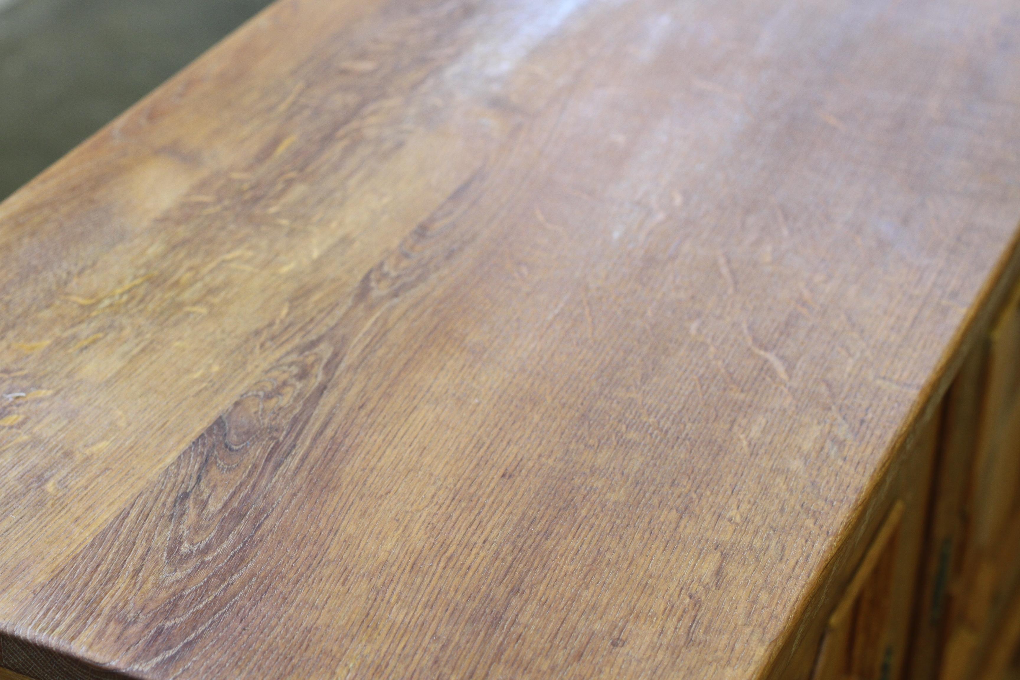 Credenza bassa di metà secolo, mobile in Oak nello stile di Henning Kjærnulf, 1960 in vendita 5
