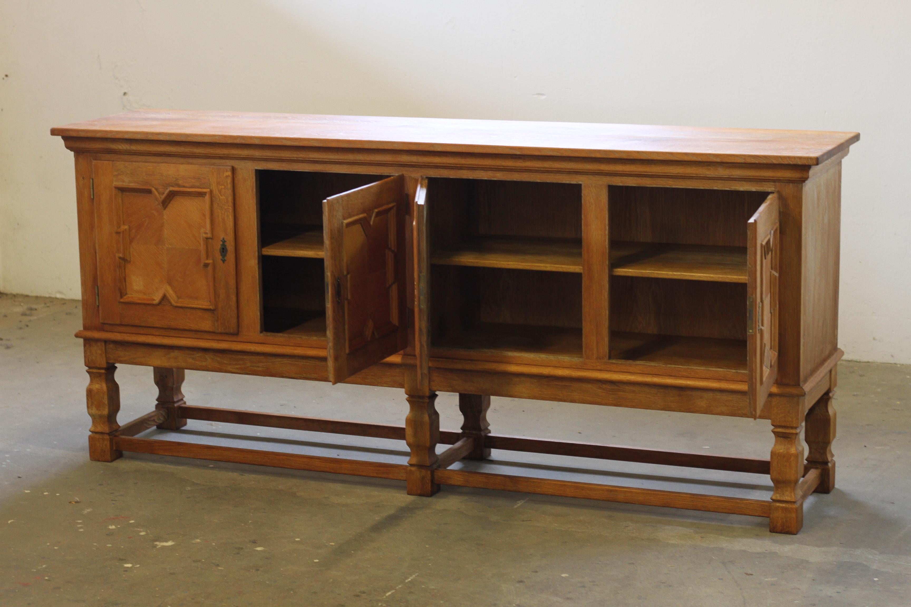 Credenza bassa di metà secolo, mobile in Oak nello stile di Henning Kjærnulf, 1960 in vendita 7