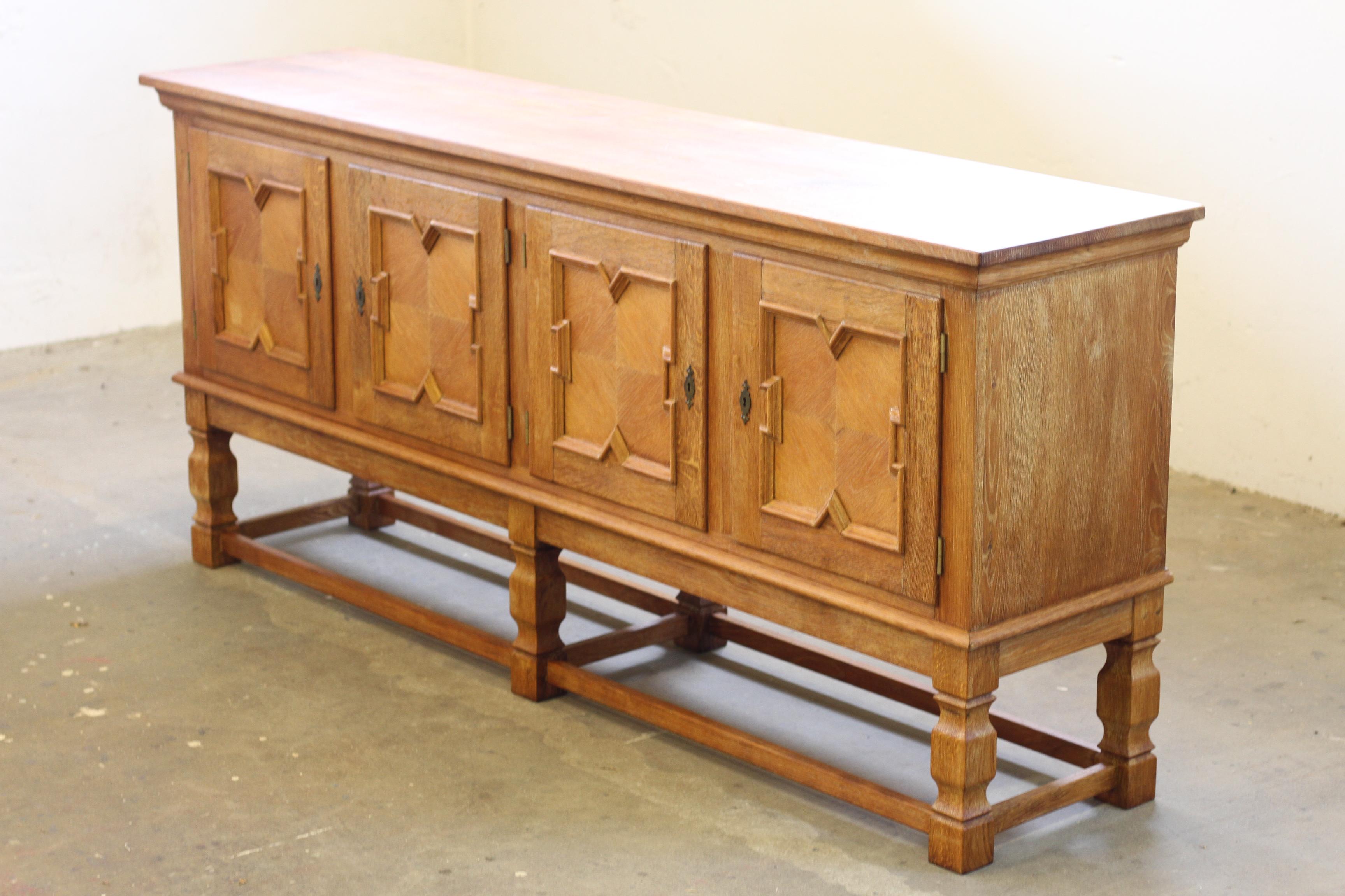 Danese Credenza bassa di metà secolo, mobile in Oak nello stile di Henning Kjærnulf, 1960 in vendita