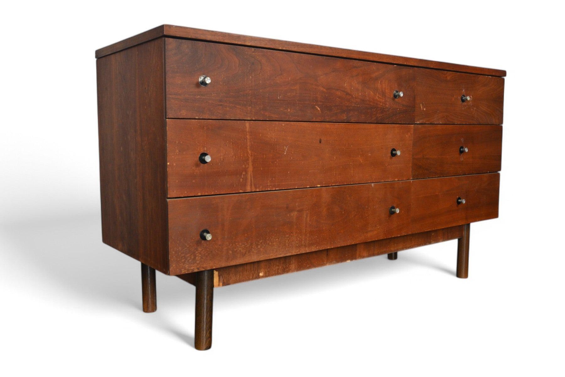 XX secolo Mid Century Low a sei cassetti in noce di Stanley in vendita