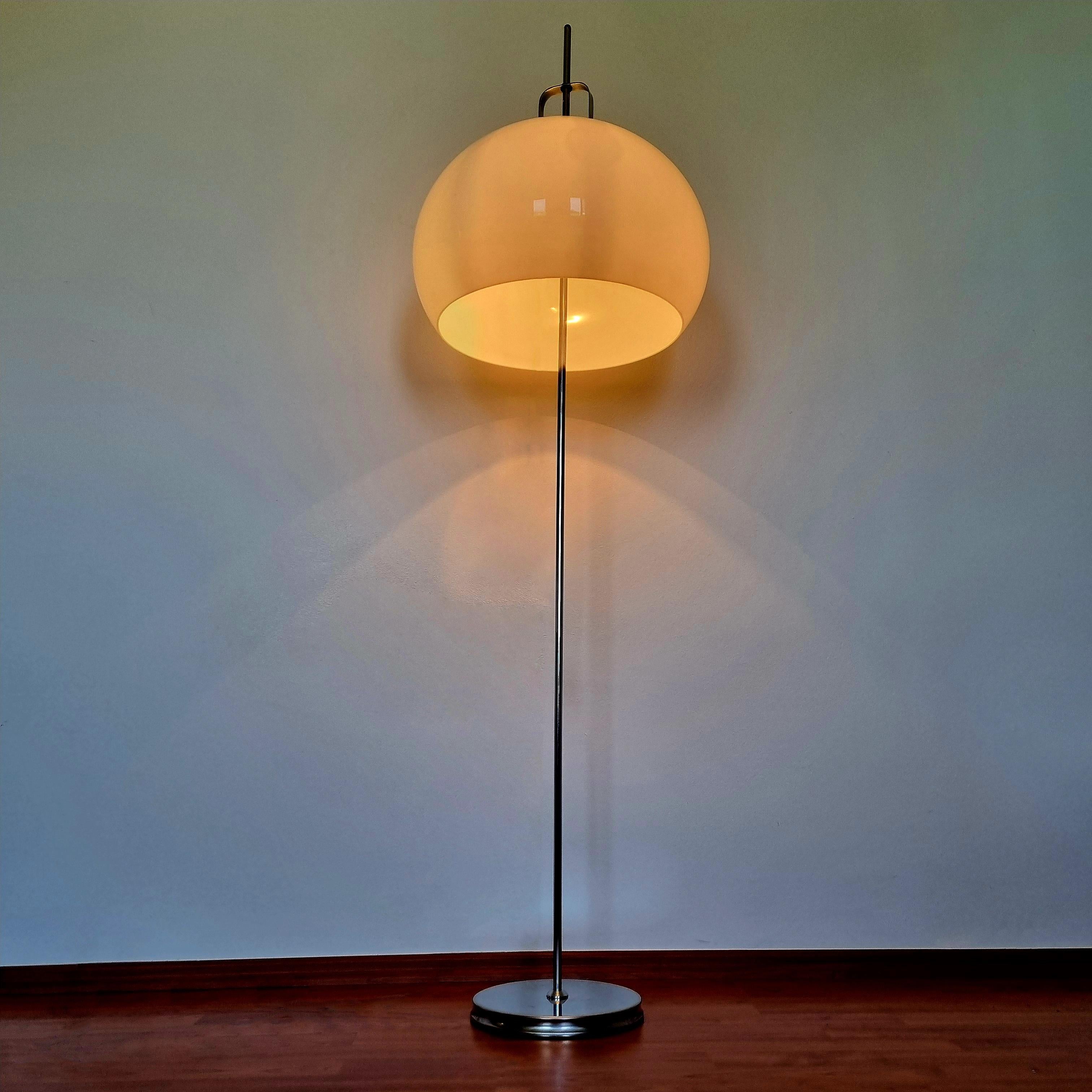 Mid-Century Lucerne Floor Lamp Designed by Luigi Massoni for Guzzini, Italy, 70s In Good Condition In Lucija, SI