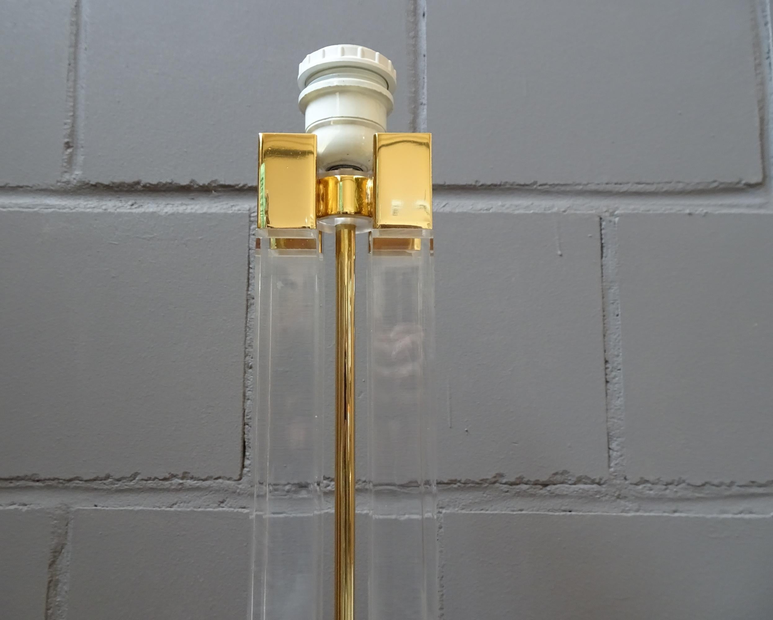 Mid-Century Lucite and Brass Table Lamp, 1970s For Sale 1