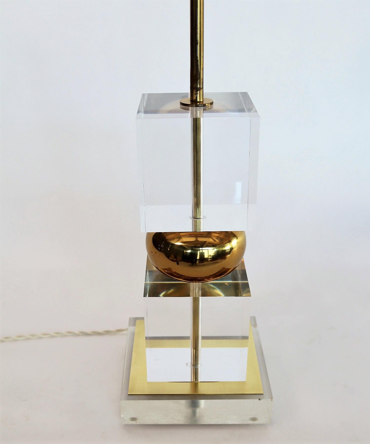 Midcentury Lucite and Brass Table Lamp with Custom Lampshade, 1970s 14