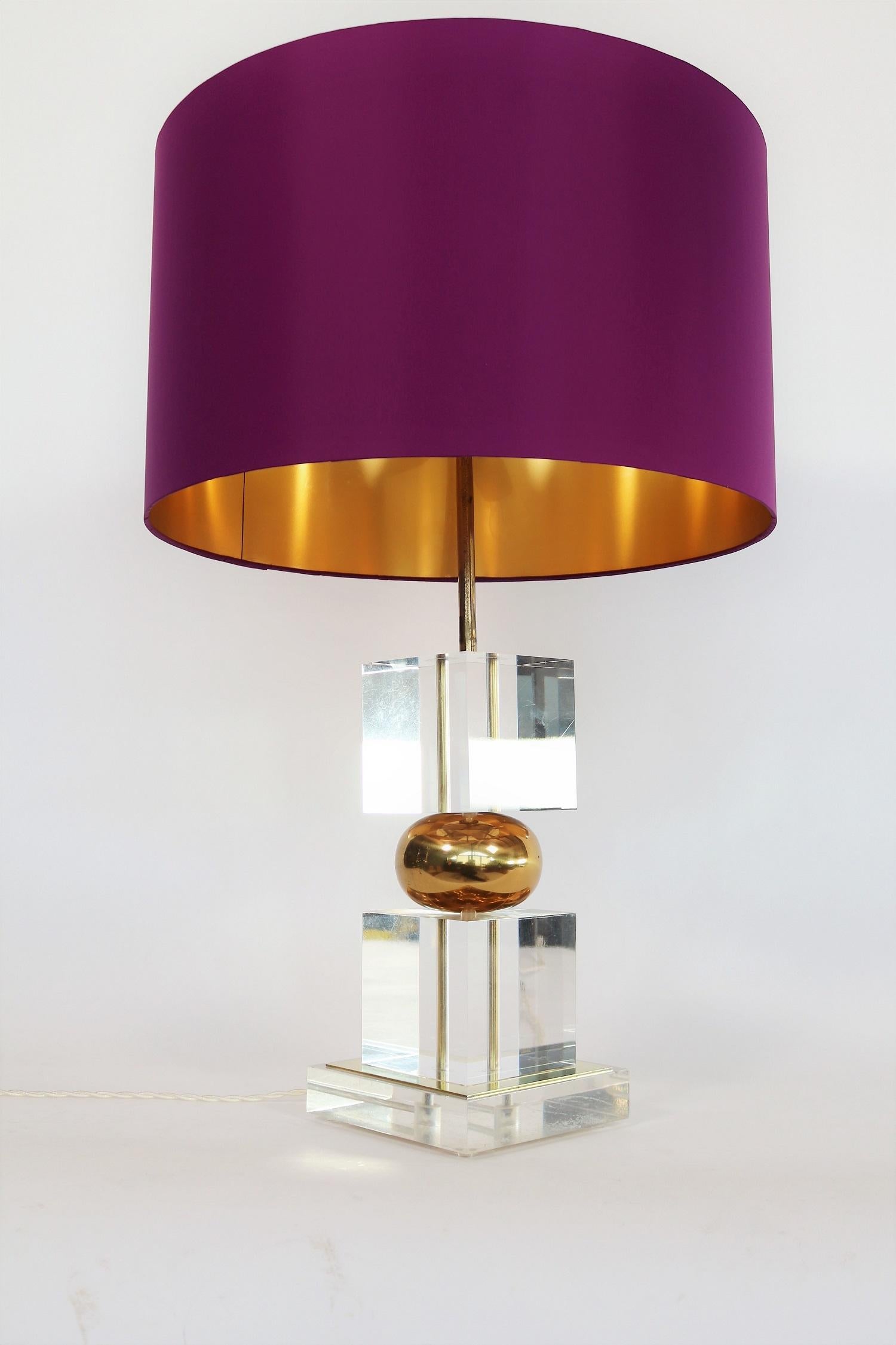 Hollywood Regency Midcentury Lucite and Brass Table Lamp with Custom Lampshade, 1970s