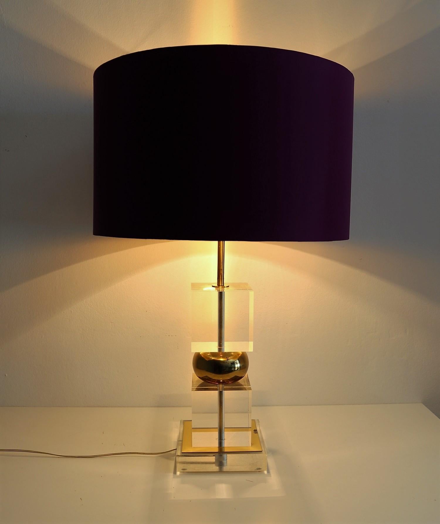 Midcentury Lucite and Brass Table Lamp with Custom Lampshade, 1970s 1