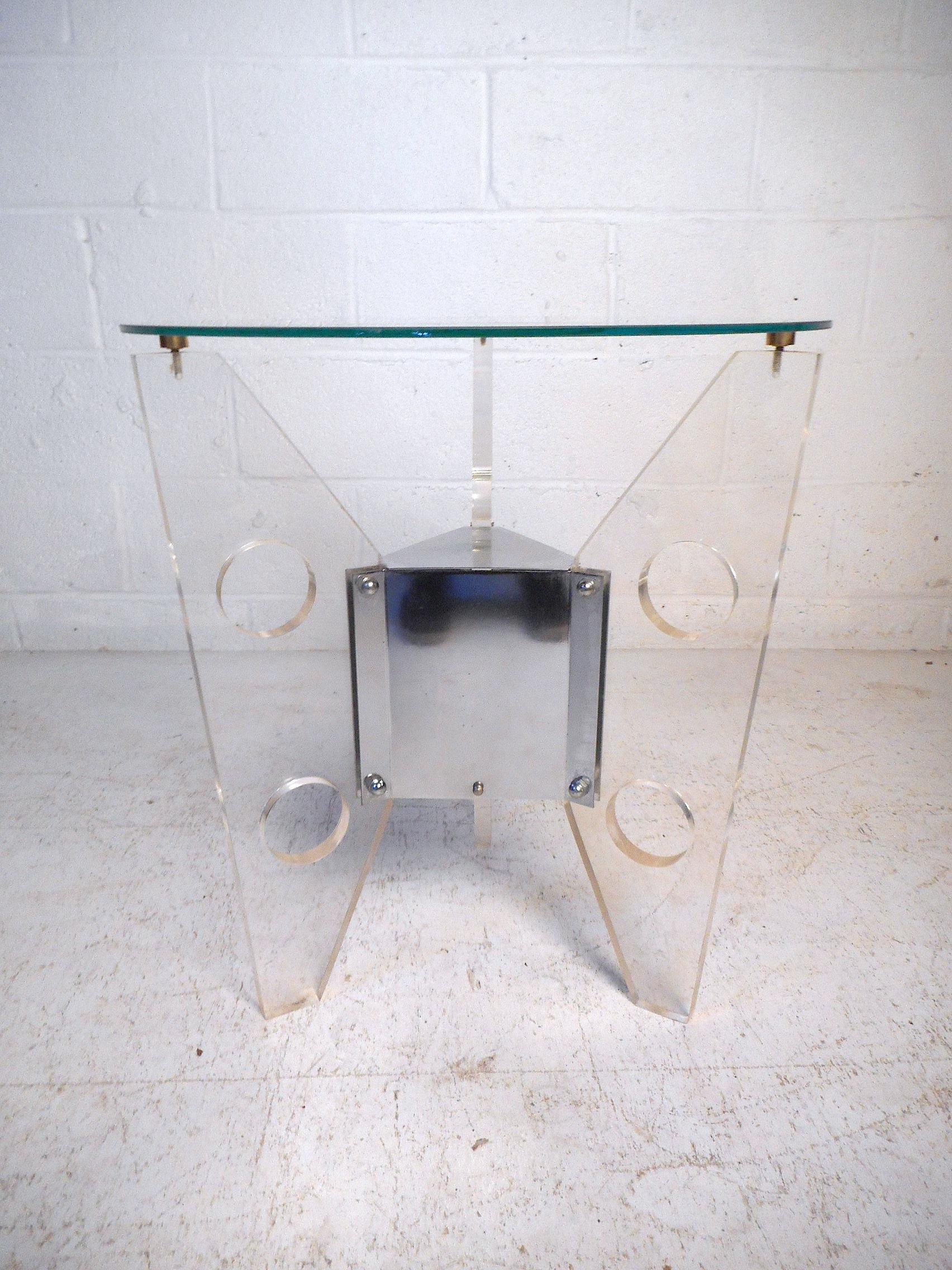 Midcentury Lucite and Chrome End Table after Charles Hollis Jones In Good Condition In Brooklyn, NY