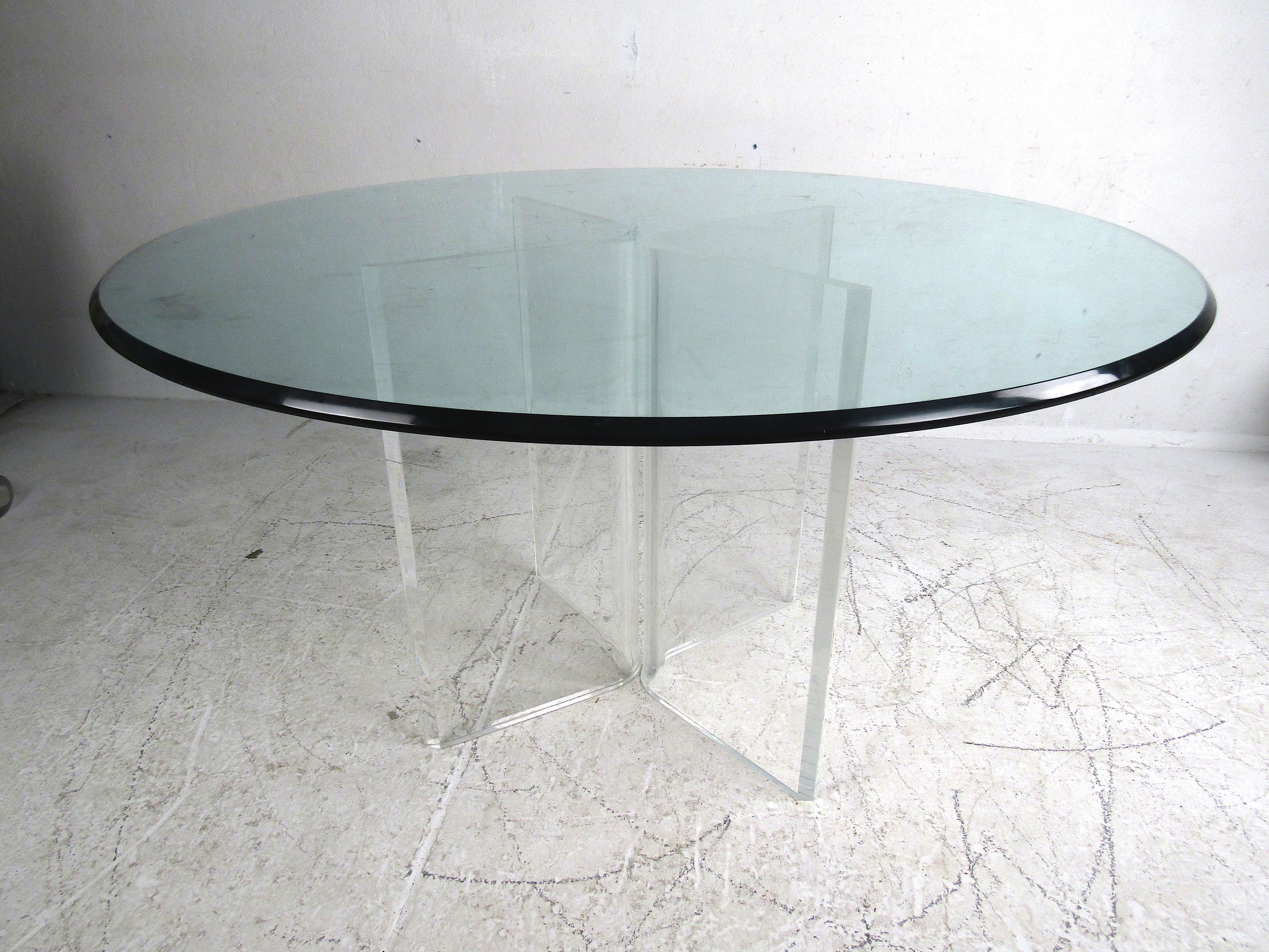 Midcentury Lucite and Glass Dining Set In Good Condition In Brooklyn, NY