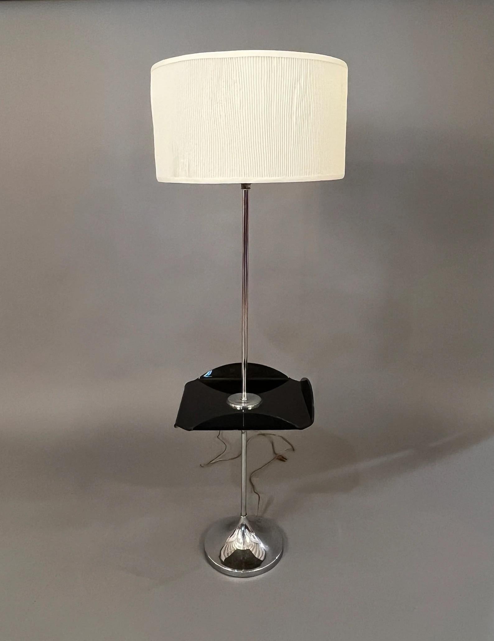 Attractive and sleek Mid-Century lucite and metal floor lamp 1970's with a lucite shelving. 