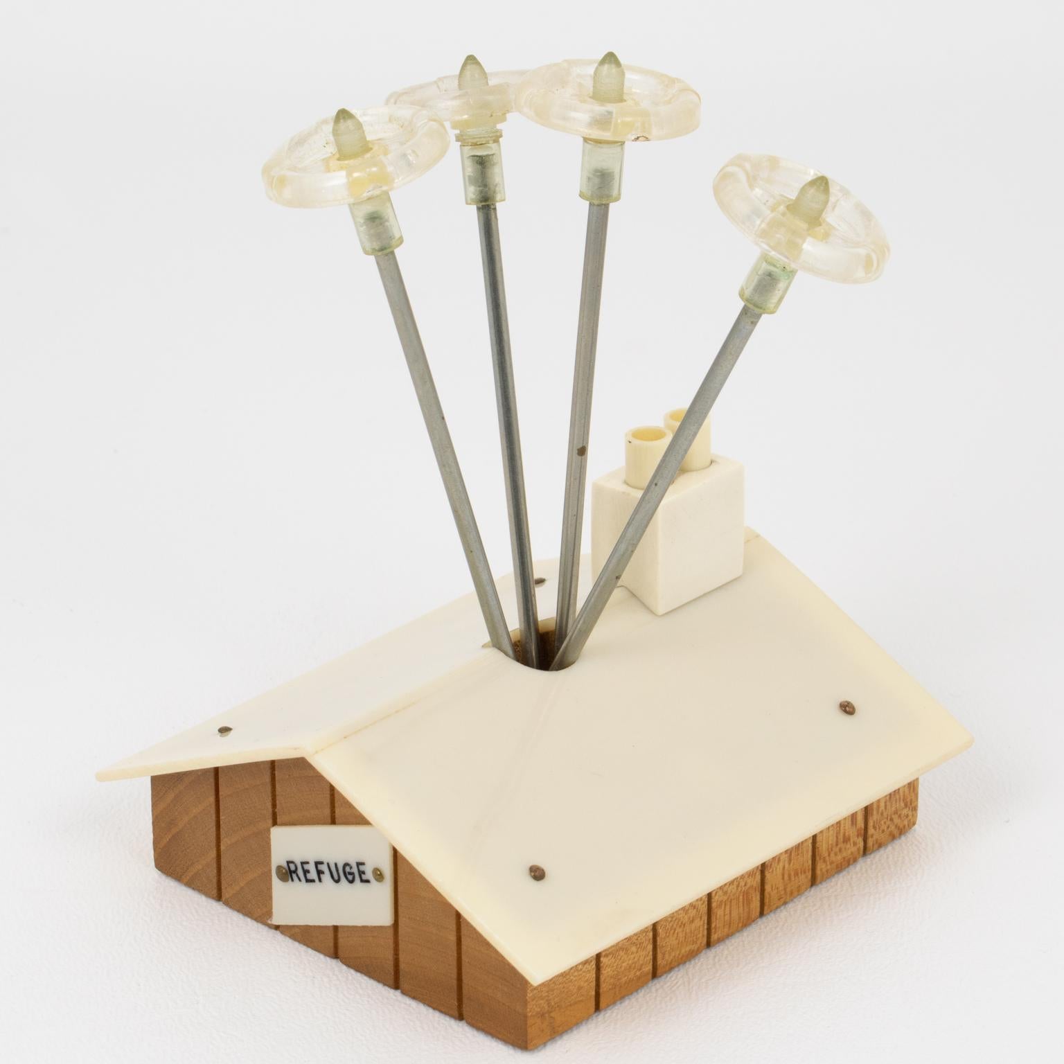 Mid-Century moderno Picks da cocktail di metà secolo in lucite e Wood, anni '50 in vendita