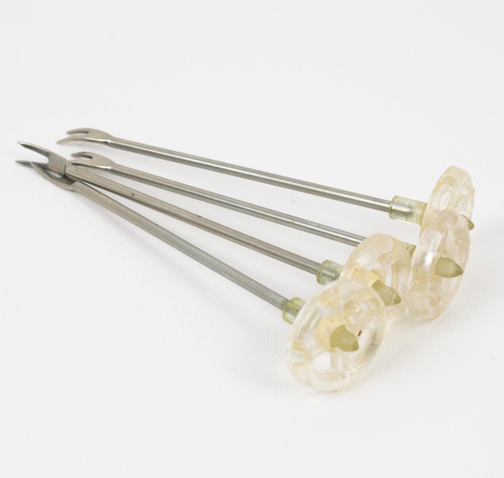 Picks da cocktail di metà secolo in lucite e Wood, anni '50 in vendita 1