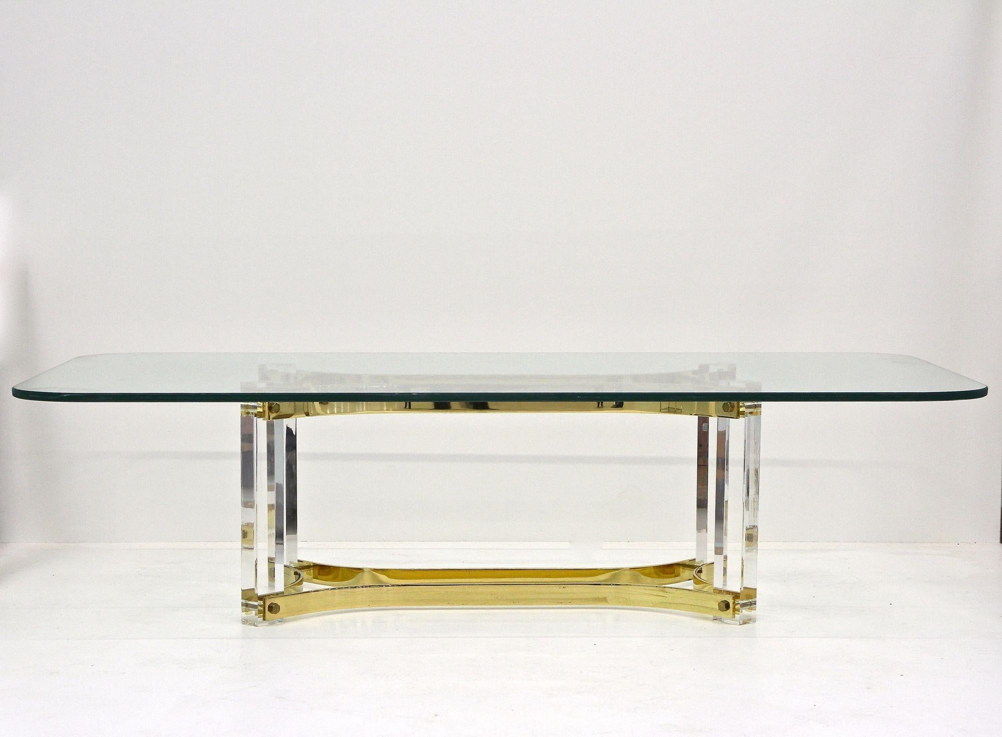 Table basse du milieu du siècle dernier en lucite et laiton par A. Albrizzi, laiton doré, IT vers 1970 en vente 11