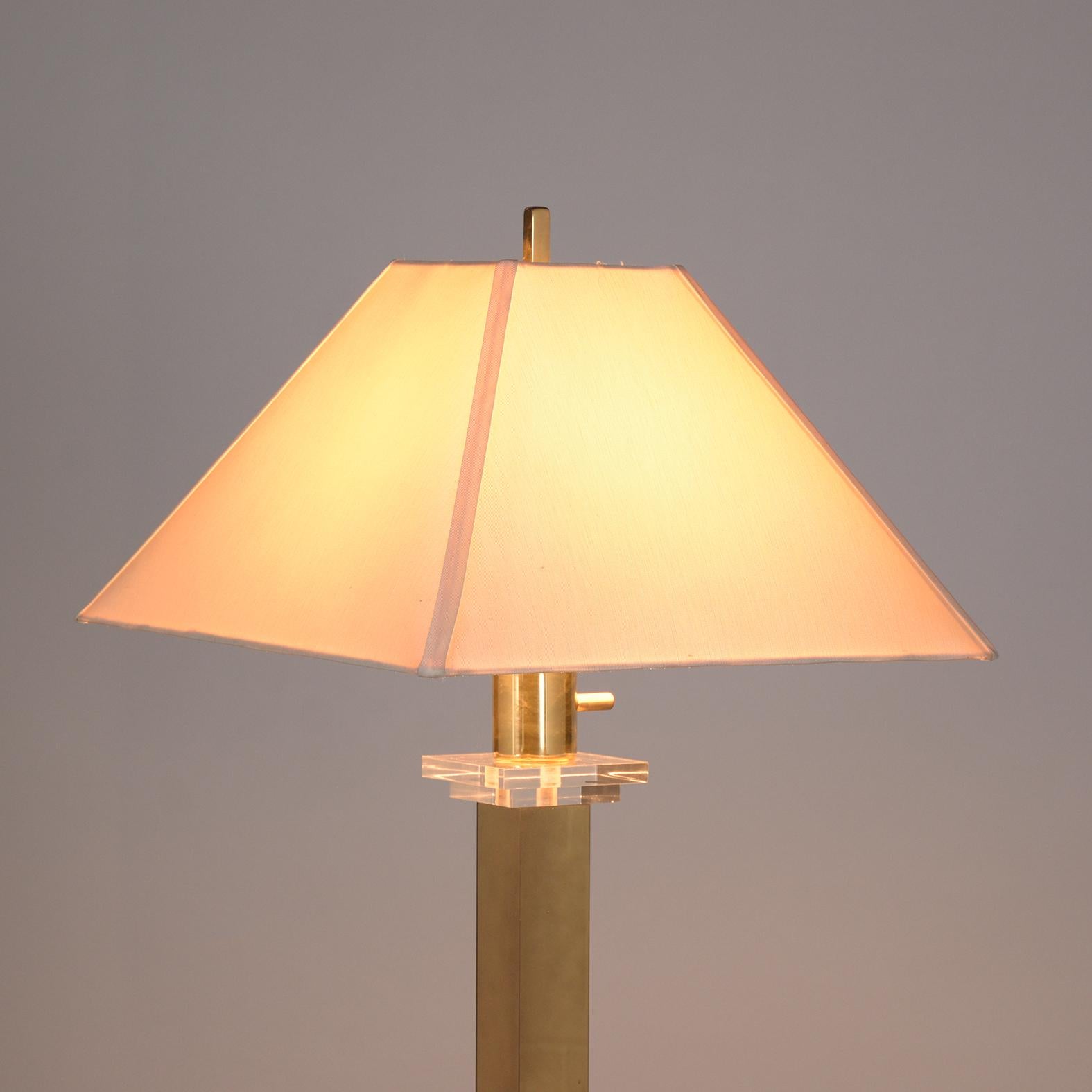 American Vintage Mid-Century Modern Brass and Lucite Floor Lamp - Elegantly Restored For Sale