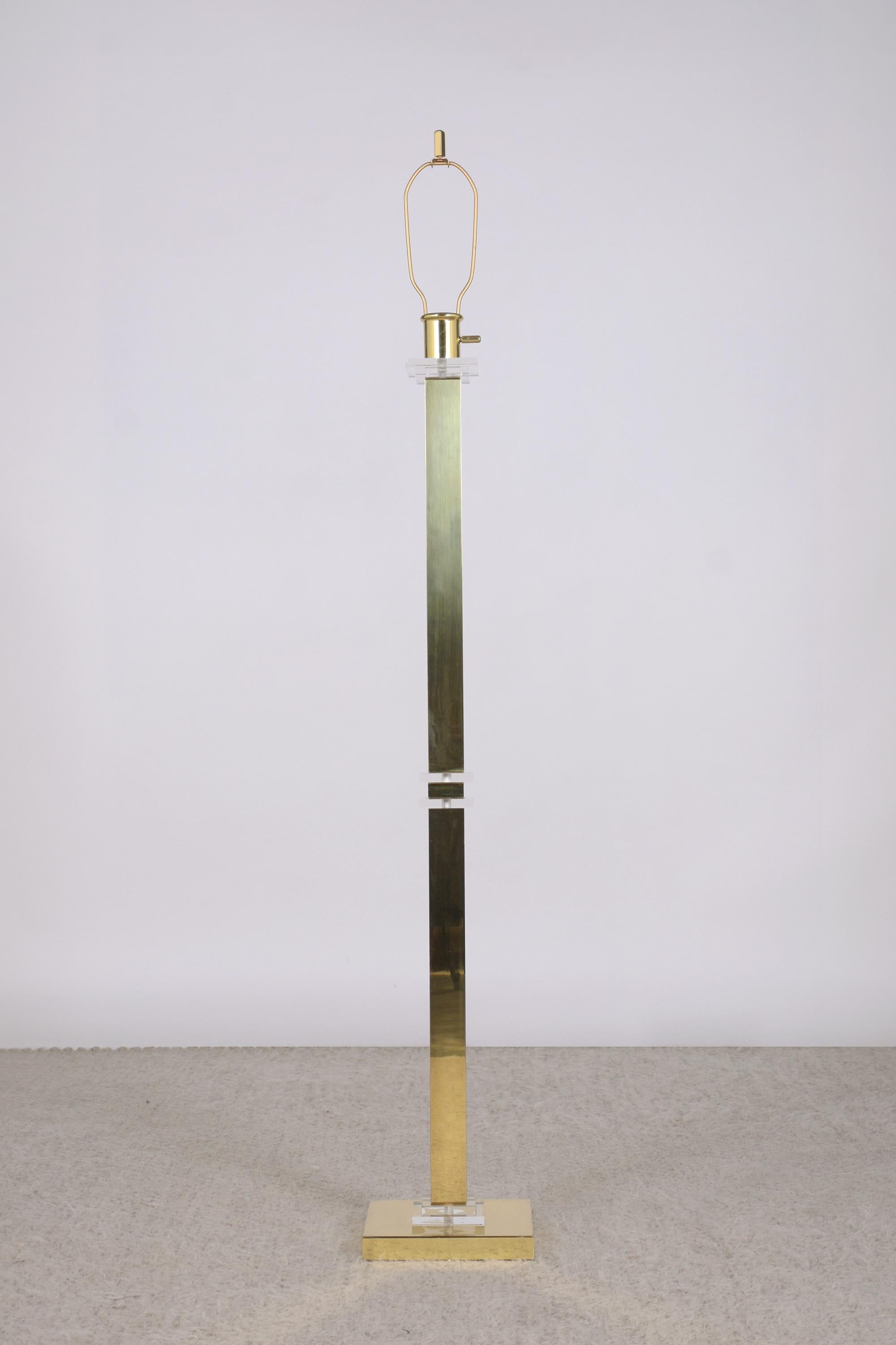 Vintage Mid-Century Modern Brass and Lucite Floor Lamp - Elegantly Restored In Good Condition For Sale In Los Angeles, CA