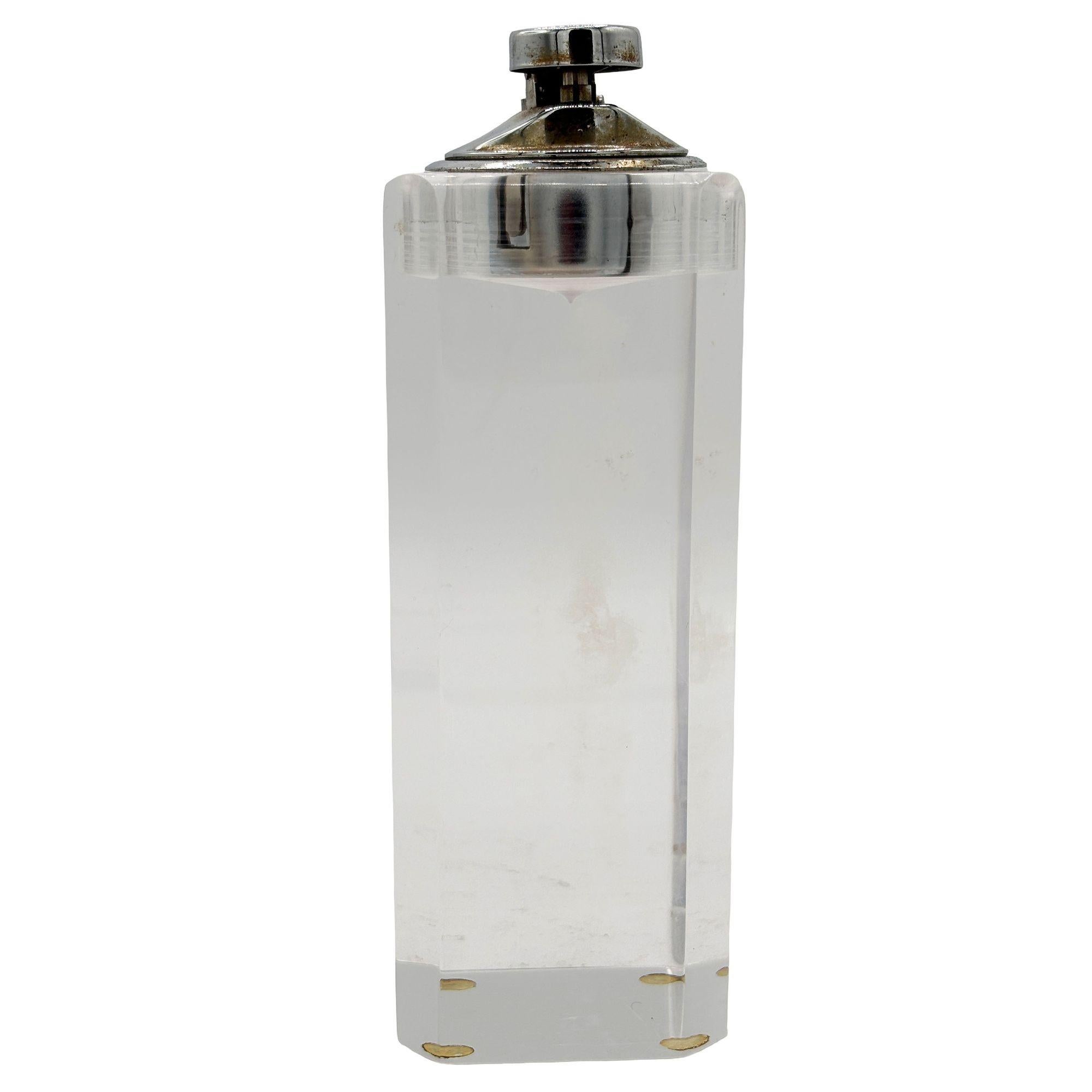 Mid-Century Modern Briquet de table octogonal en lucite et chrome du milieu du siècle par Kingstar en vente