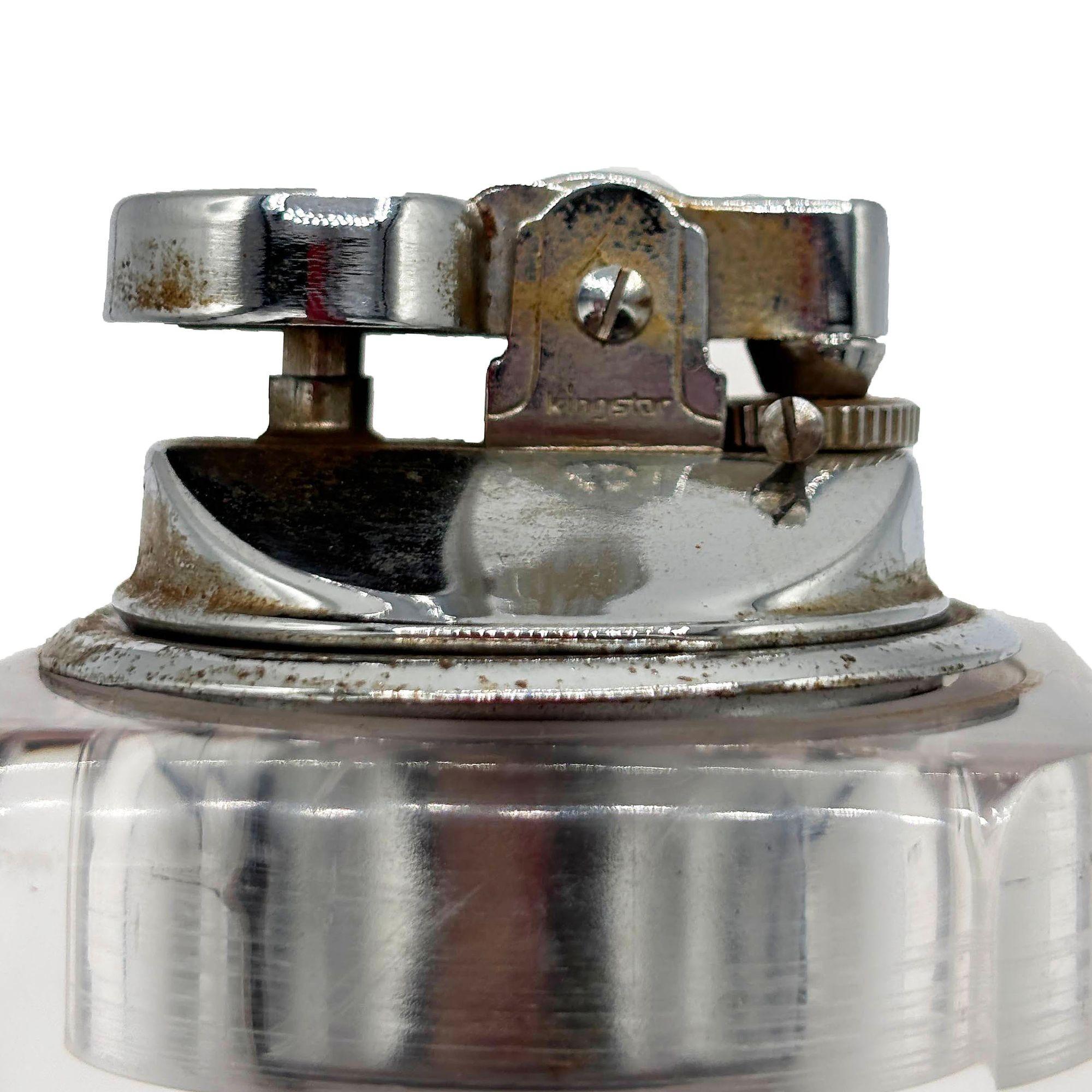 Américain Briquet de table octogonal en lucite et chrome du milieu du siècle par Kingstar en vente