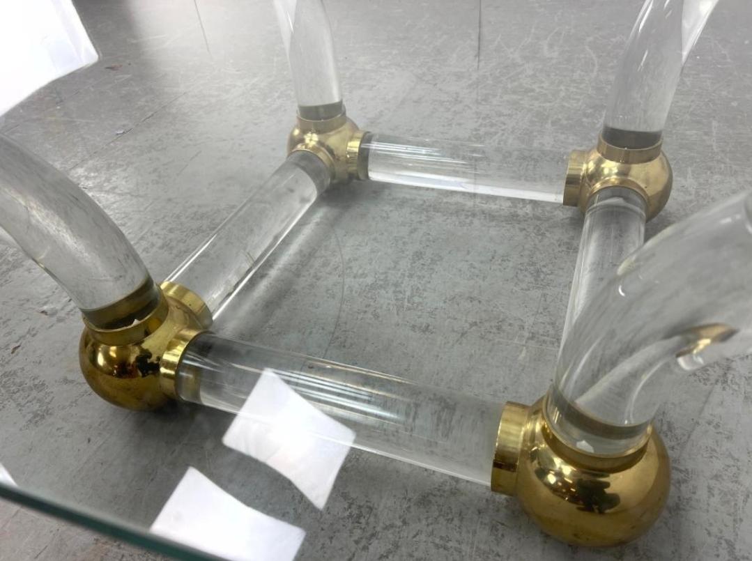 Fin du 20e siècle Table à café Cocktail en Lucite du milieu du siècle dernier en vente