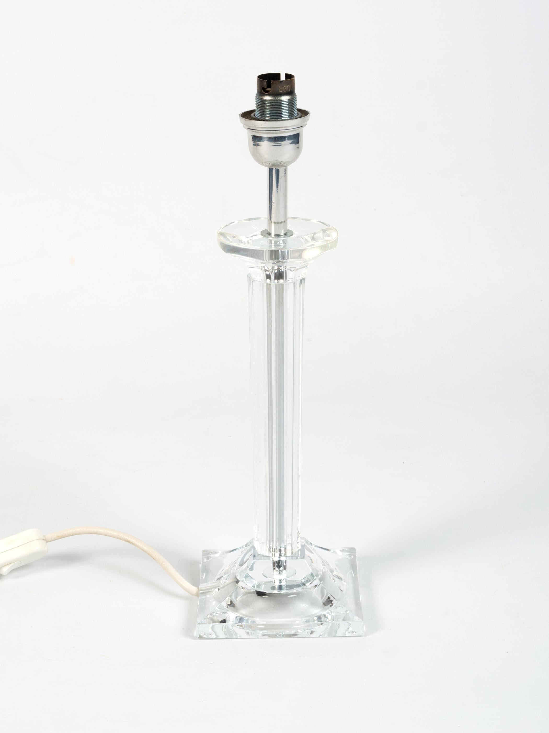 Mid century Lucite column table lamp. France, C.1970,

In excellent vintage condition commensurate of age.

Shade not included.