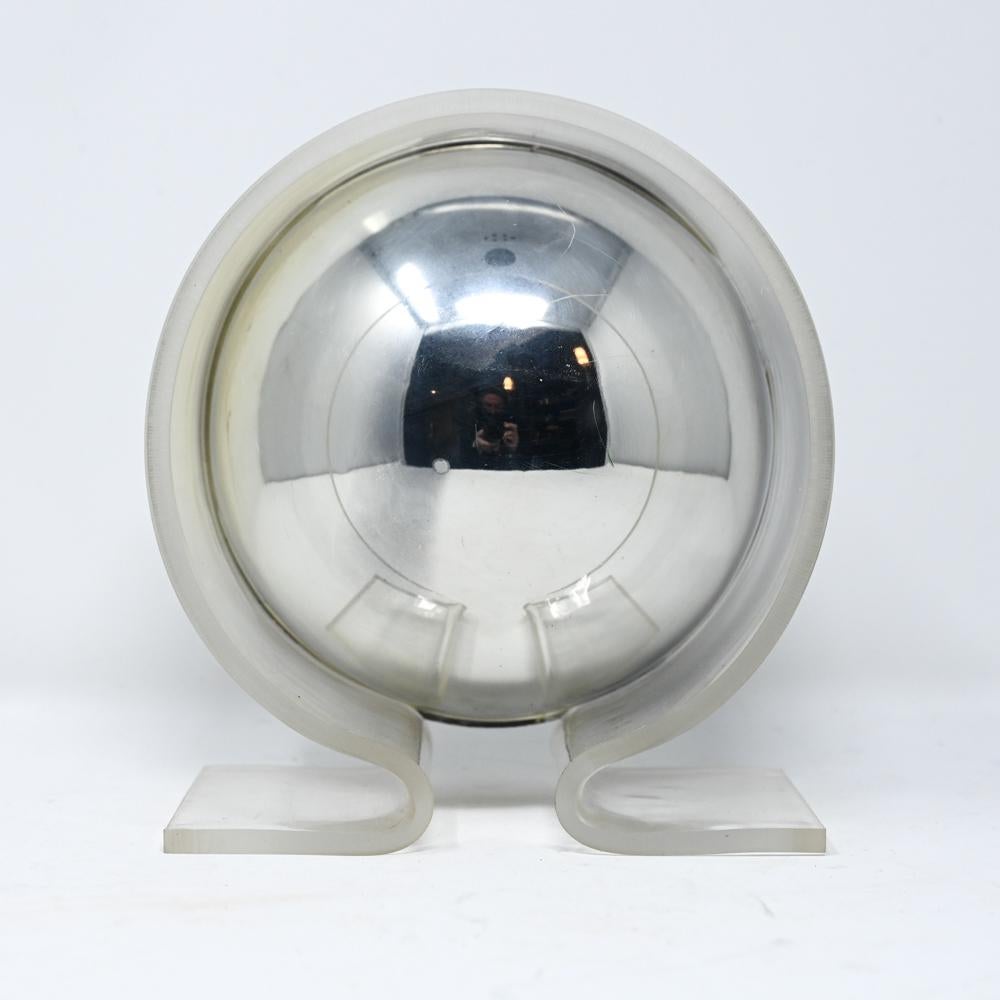 20ième siècle Sculpture de miroir concave en lucite du milieu du siècle dernier en vente