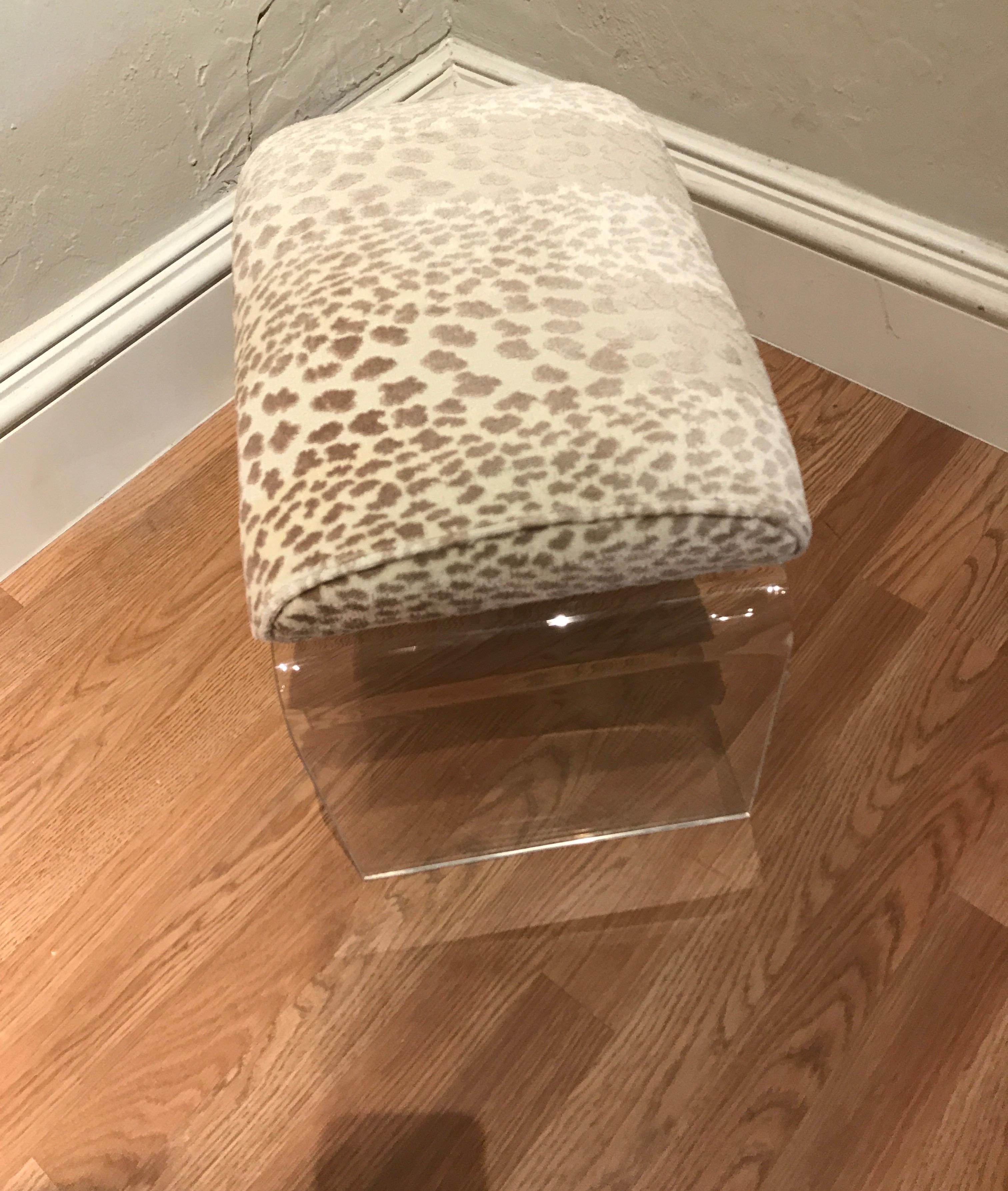 Midcentury Lucite Footstool In Good Condition In West Palm Beach, FL
