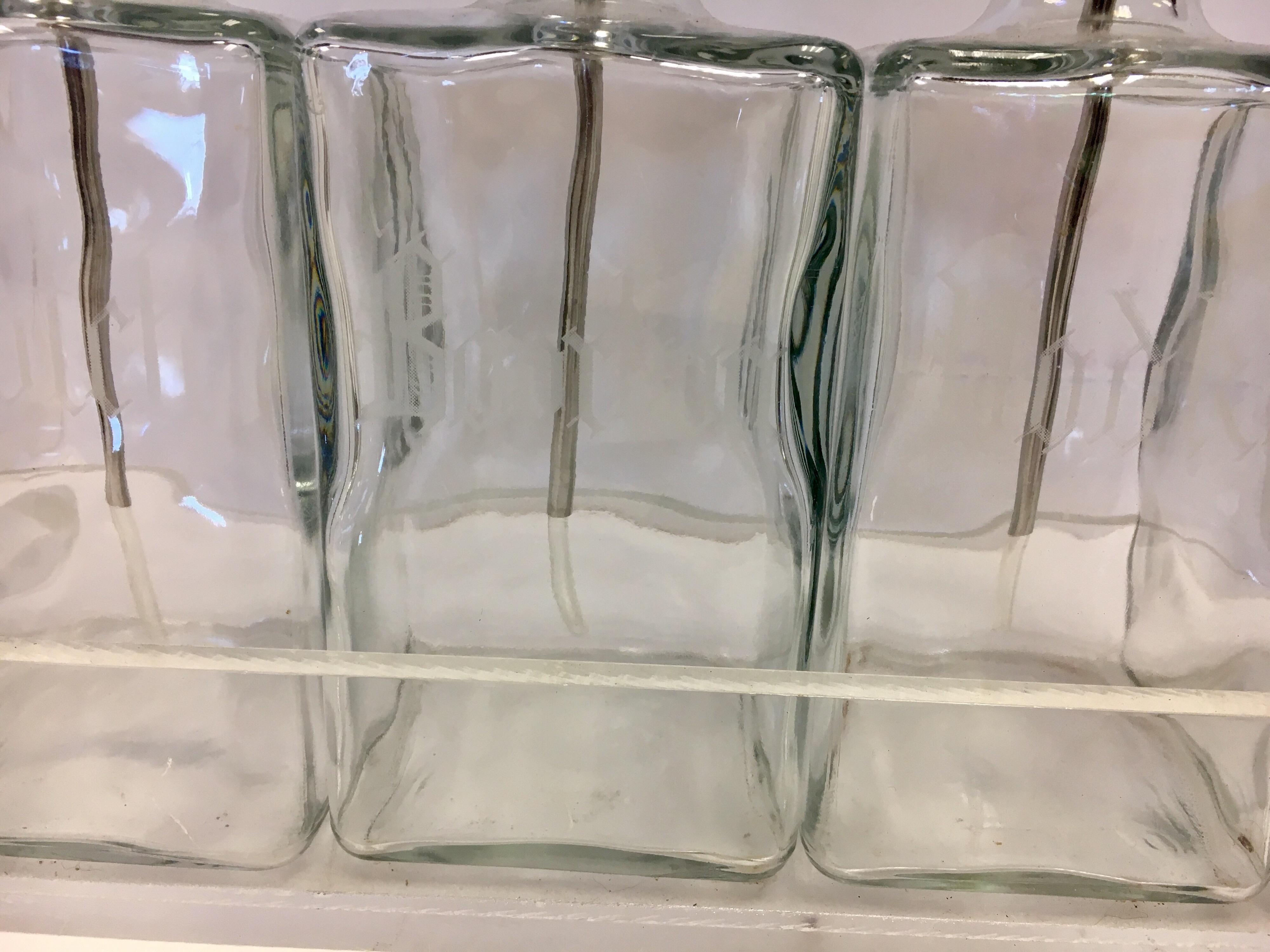 Midcentury Lucite Glass Bar Barware Decanters Pump Scotch Bourbon Vodka Gin In Good Condition In West Hartford, CT