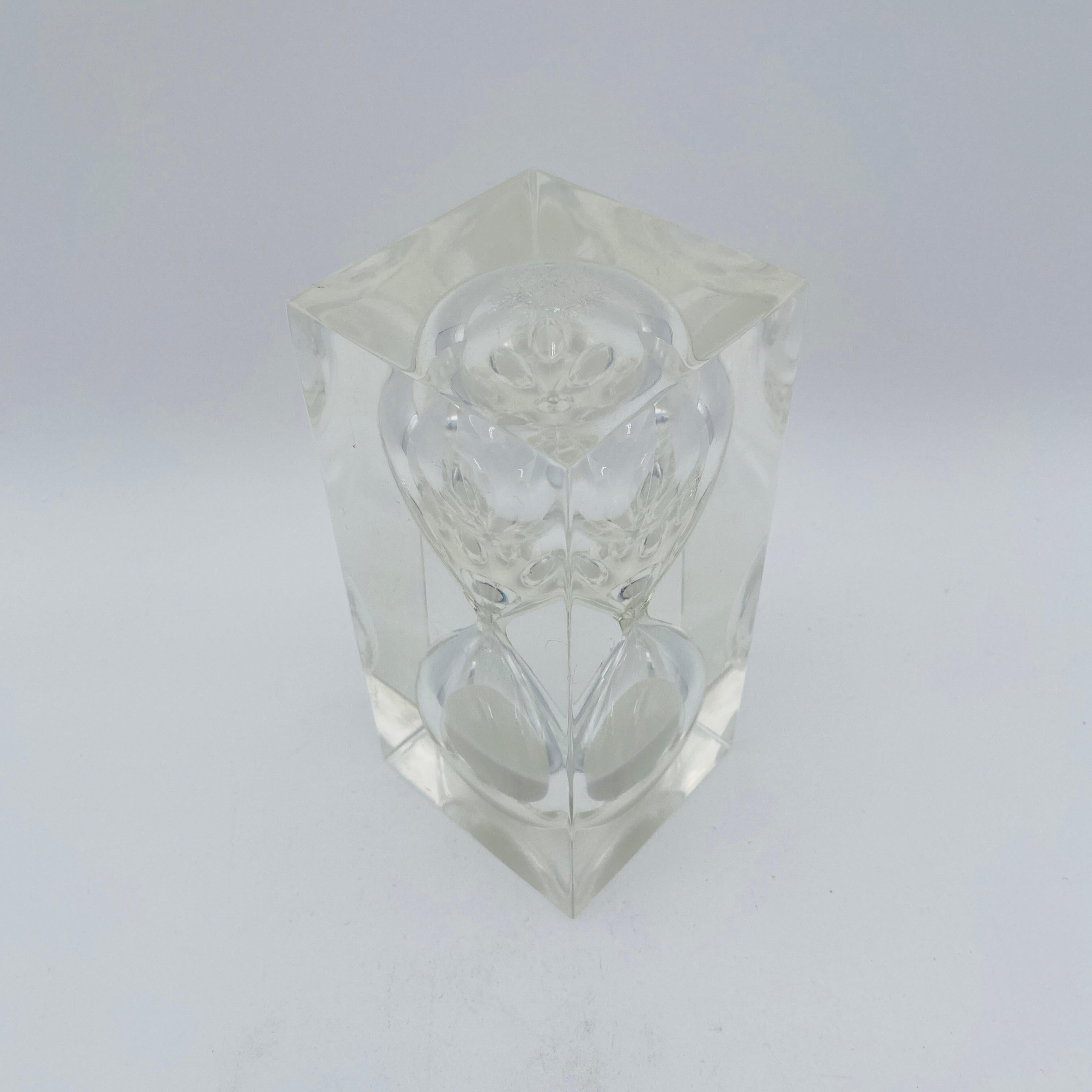 Mid-Century moderno Scultura a clessidra in lucite del 1960