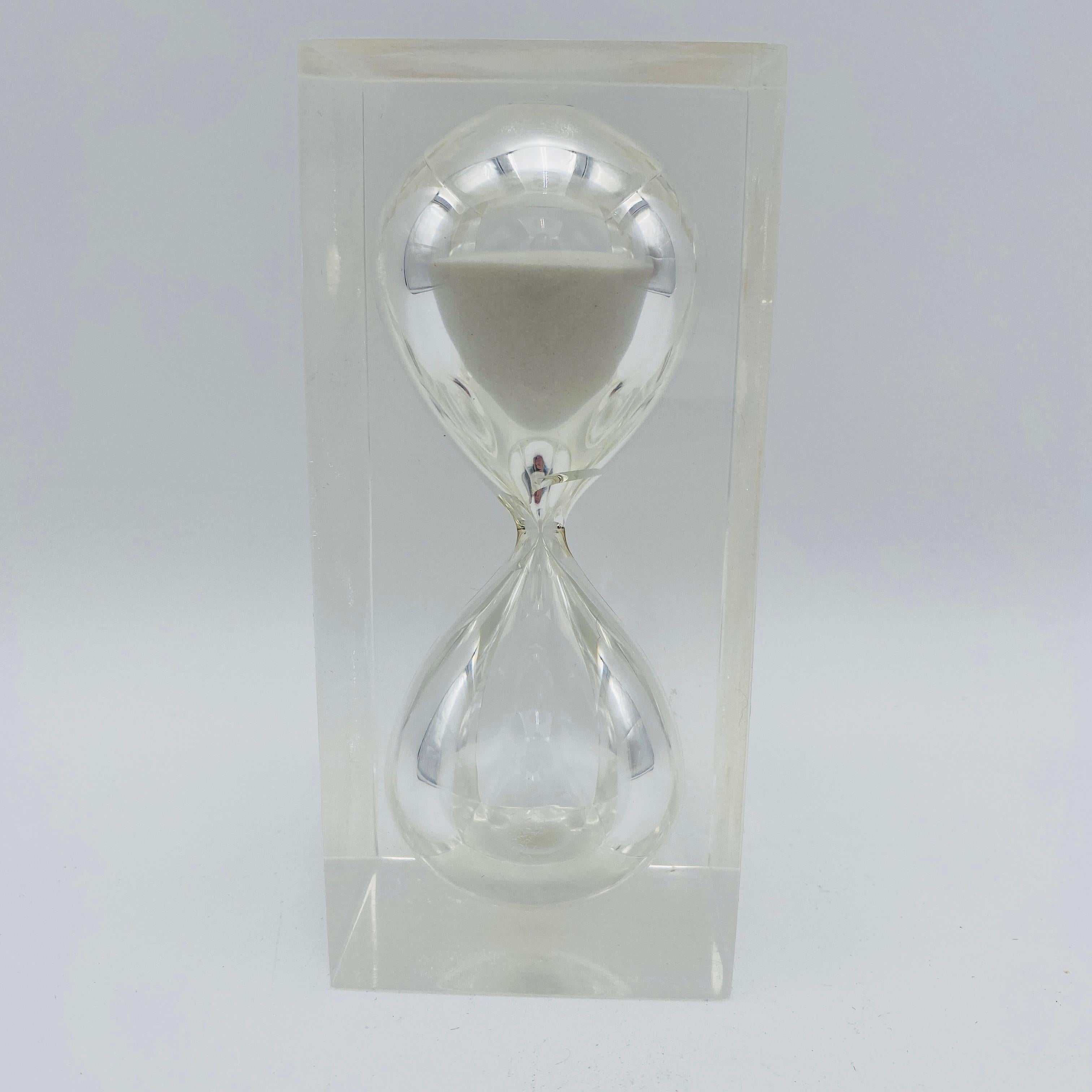Lucite Scultura a clessidra in lucite del 1960