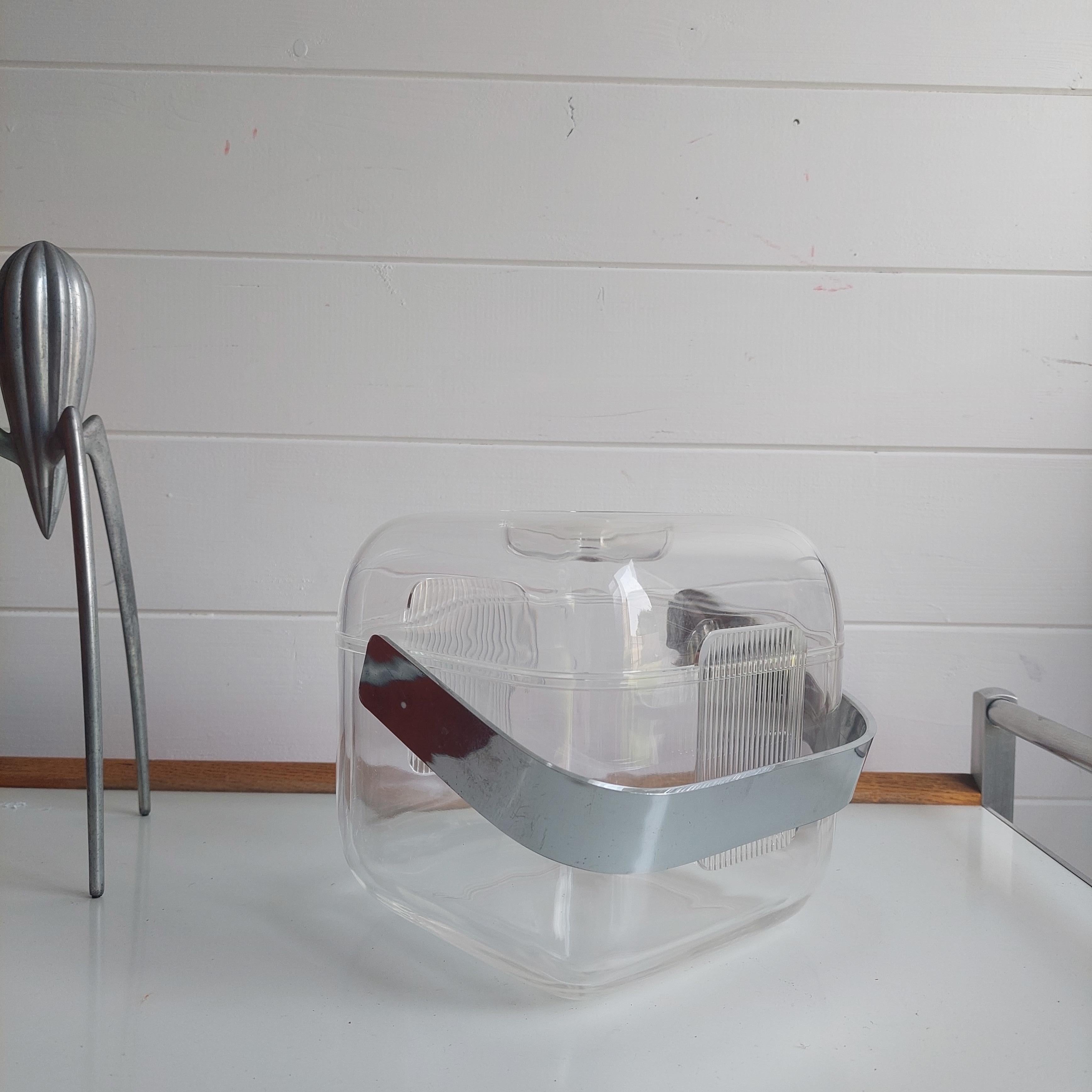 Mid-Century Lucite Ice Bucket by Ambrogio Pozzi for Guzzini Italy 70s 3