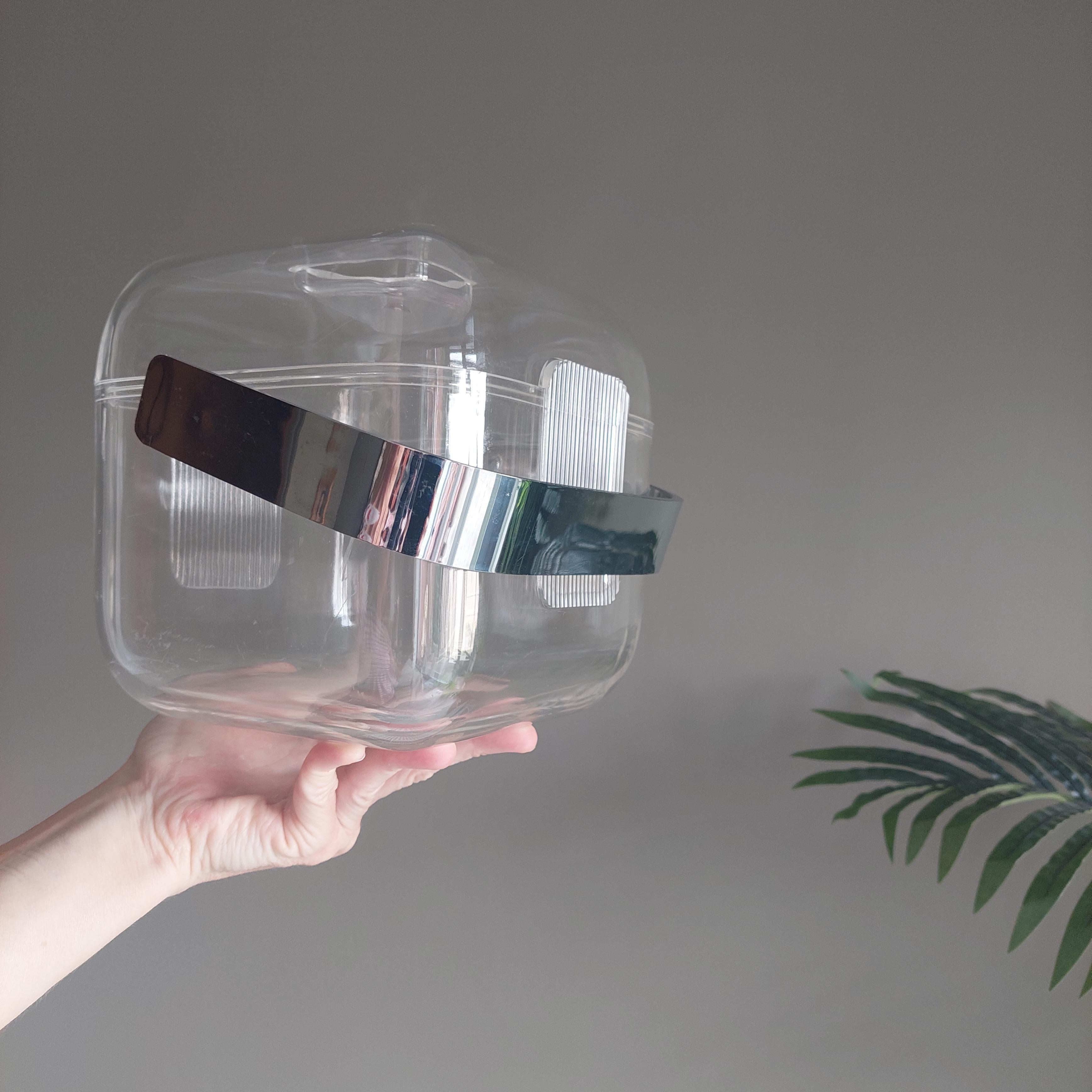 Vintage Mod Guzzini Amanda Acrylic Lucite Ice Bucket 
Made by Italian manufacturer GUZZINI.
Model type Amanda, designed by Ambrogio Pozzi.
Marked with the GUZZINI Company logo on top of the lid (see pics).
Design from the 70s

Vintage stylish