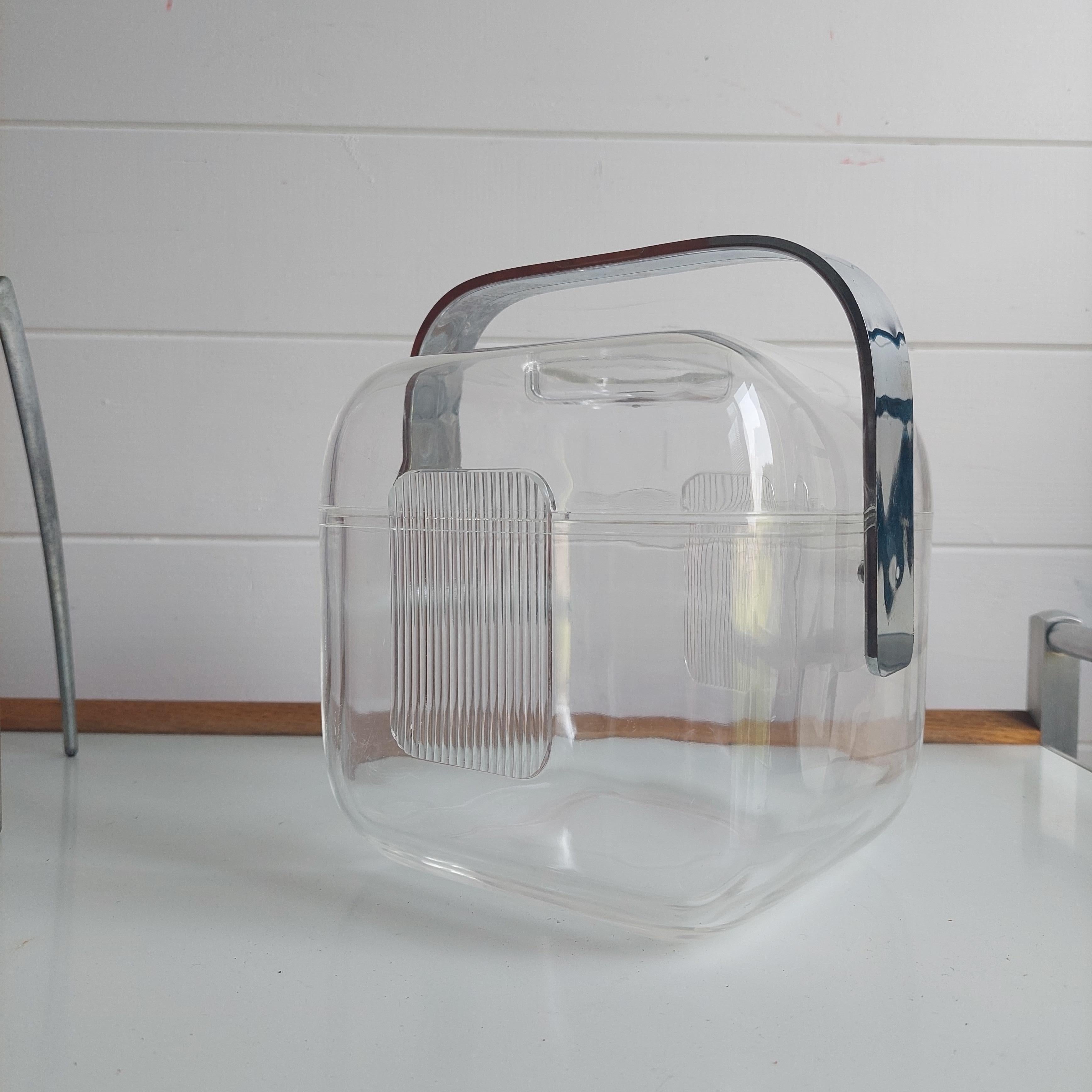 Mid-Century Lucite Ice Bucket by Ambrogio Pozzi for Guzzini Italy 70s 1