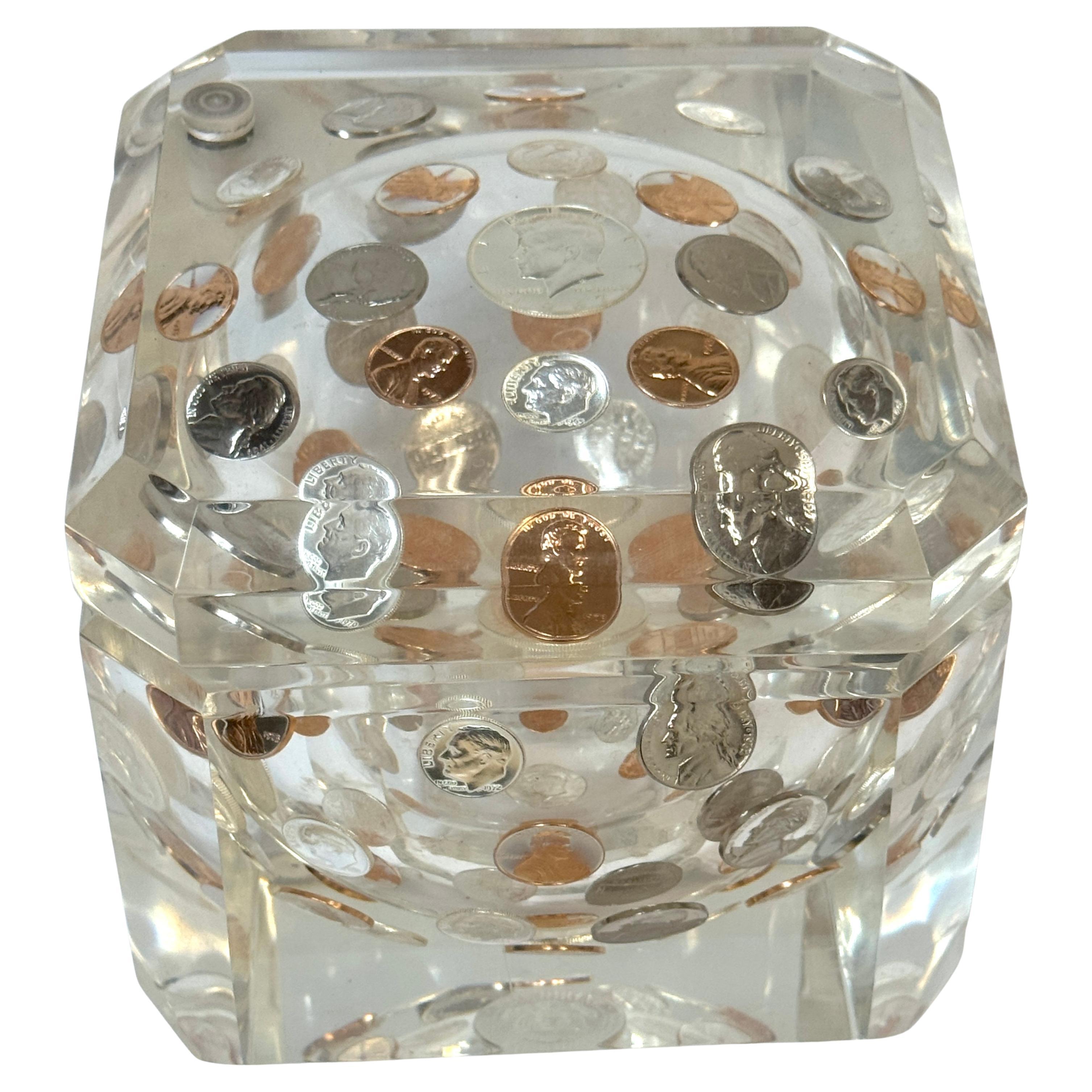 Mid-Century Lucite Ice Bucket with Embedded U.S. Coins, circa 1975 en venta