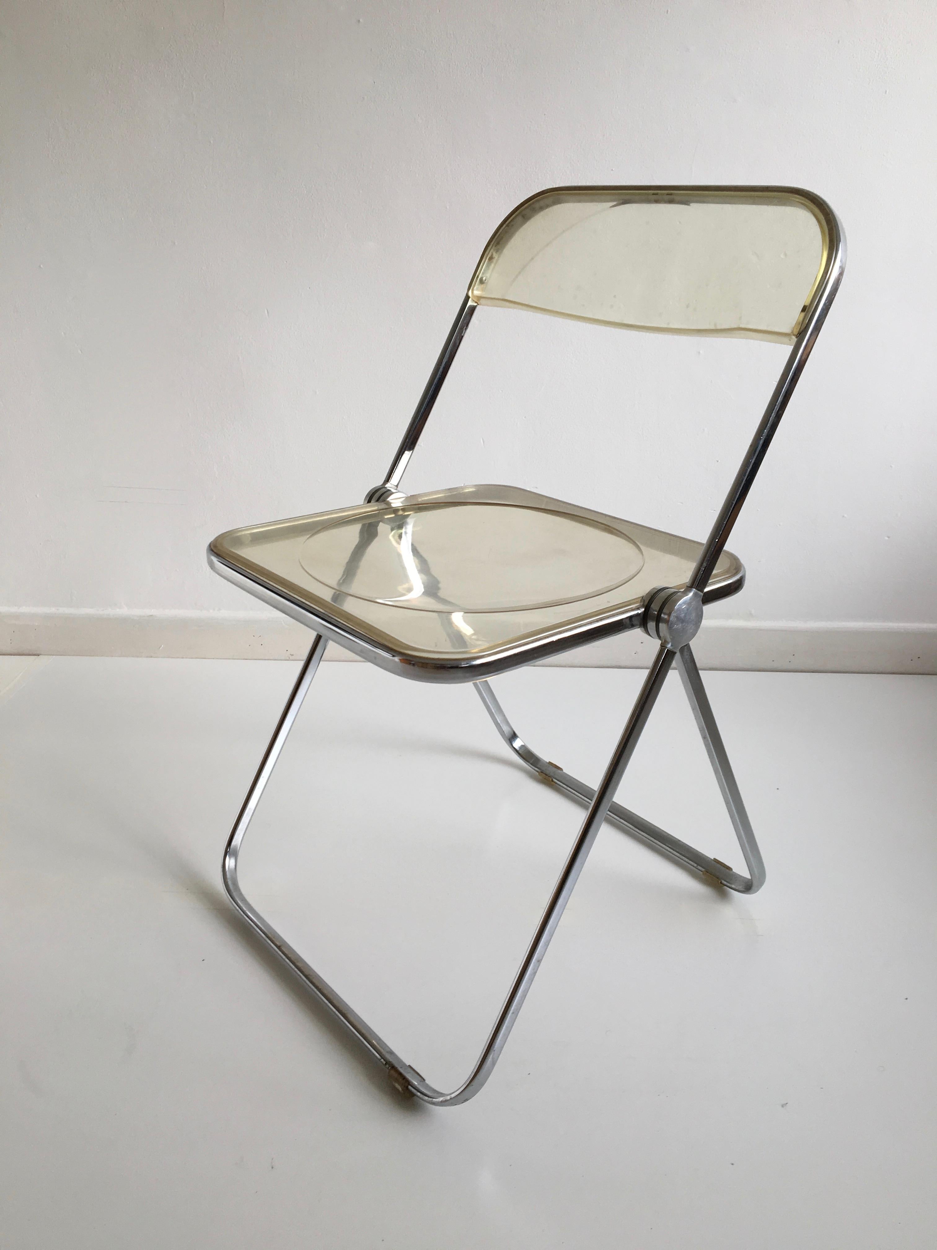 Chrome plate and Lucite folding chair designed by Giancarlo Piretti for Castelli, Italy, circa 1960. An award winning Classic featured at MOMA.

Dimensions (cm, approximate):
Height 76
Width 47
Depth 48.