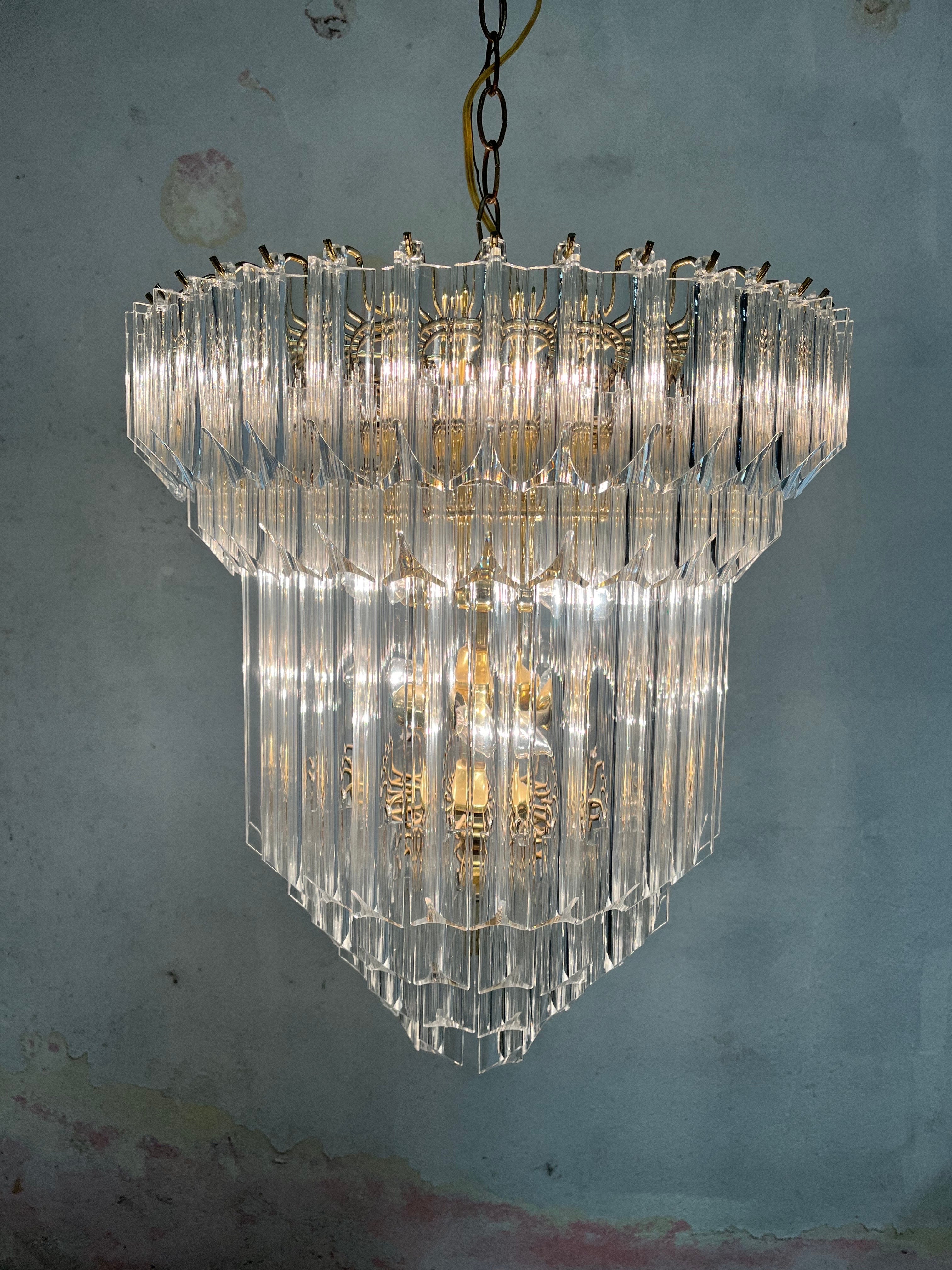 Mid-Century moderno Lampadario a prisma in lucite del metà secolo a 6 piani in vendita