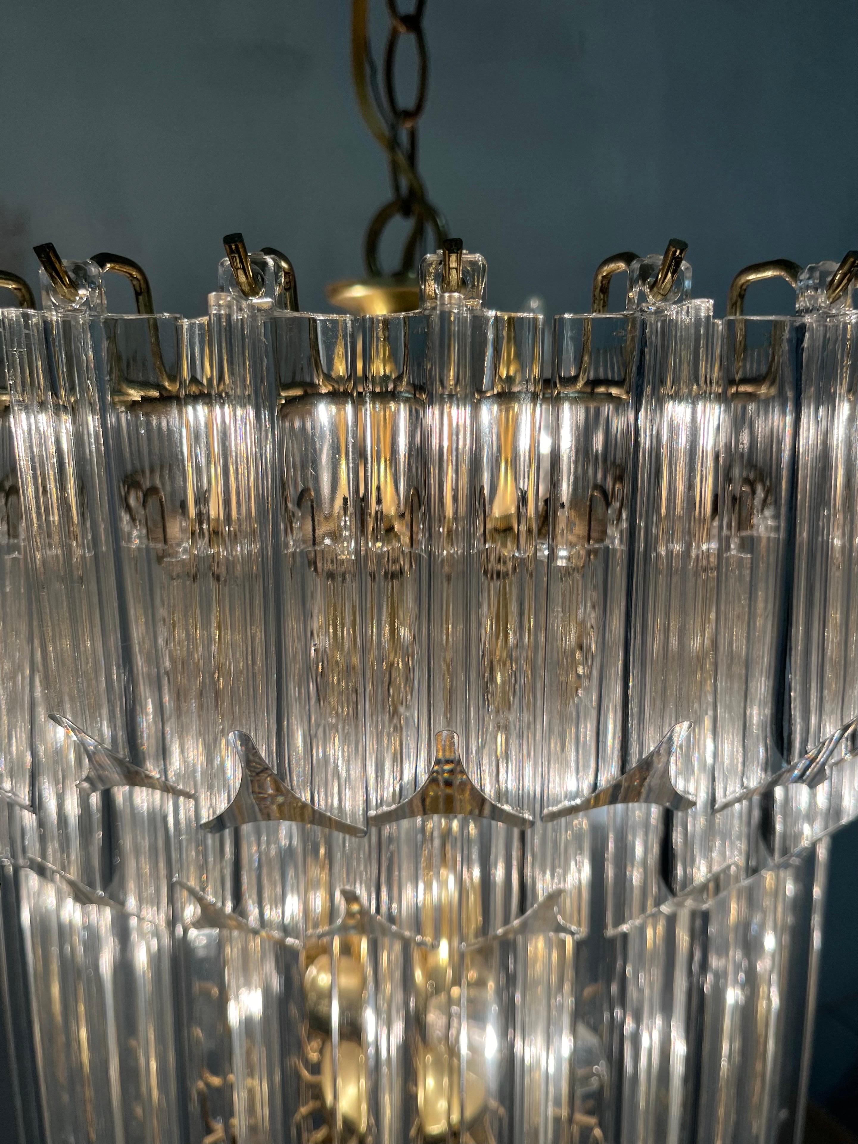 Lucite Lampadario a prisma in lucite del metà secolo a 6 piani in vendita