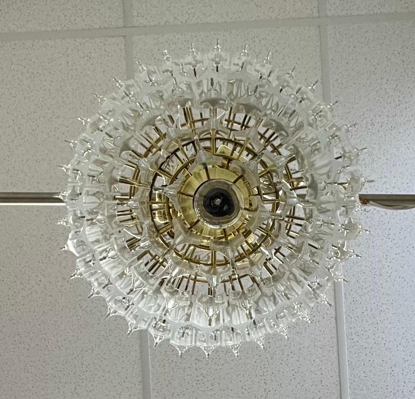 Lampadario a prisma in lucite del metà secolo a 6 piani in vendita 2