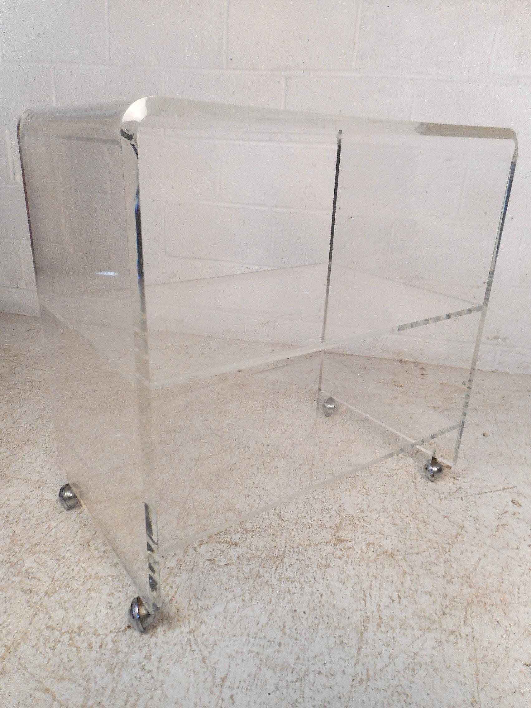 Midcentury Lucite Rolling Shelf Unit In Good Condition In Brooklyn, NY