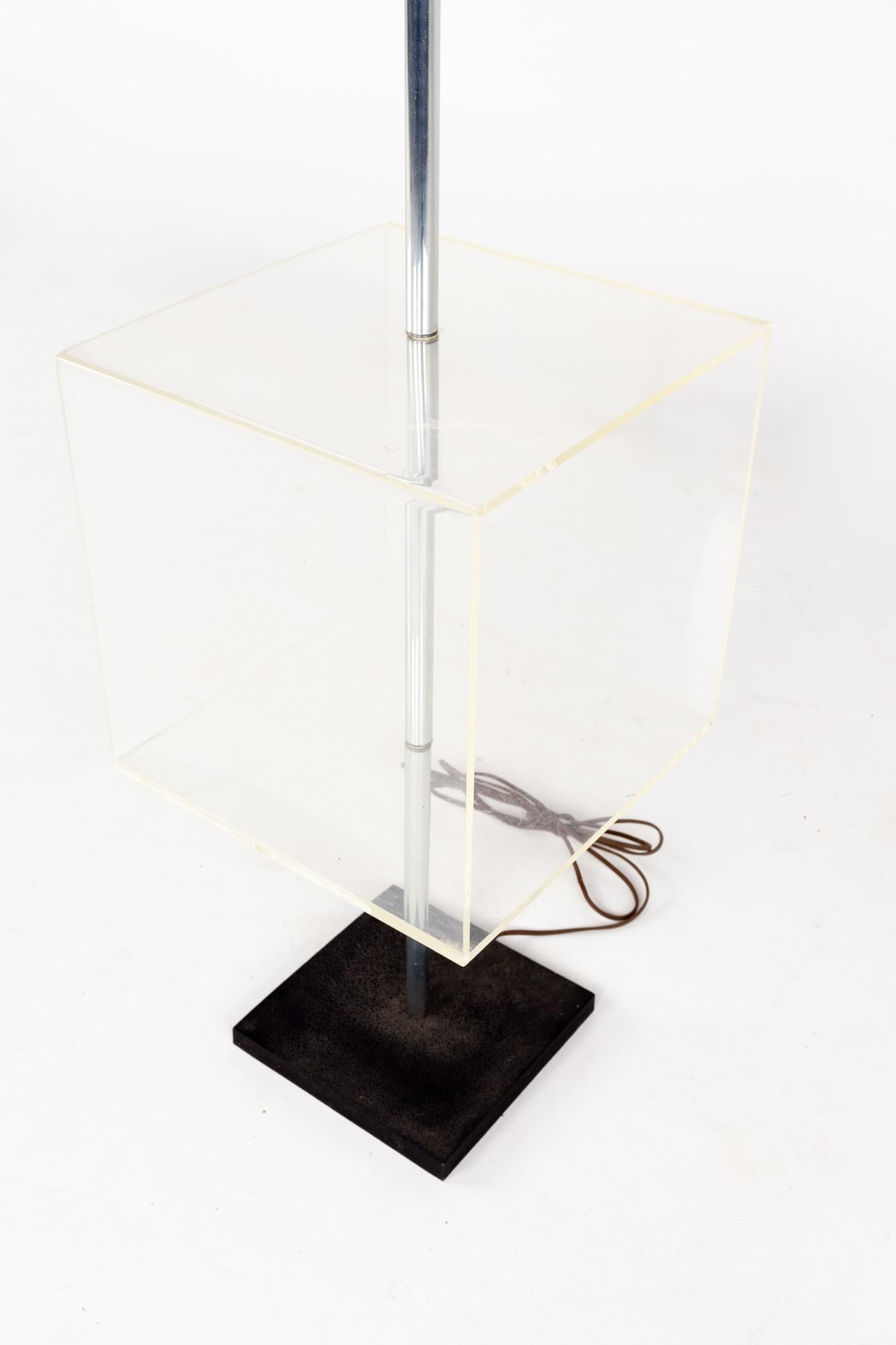 Mid Century Lucite Table Floor Lamp In Good Condition For Sale In Countryside, IL