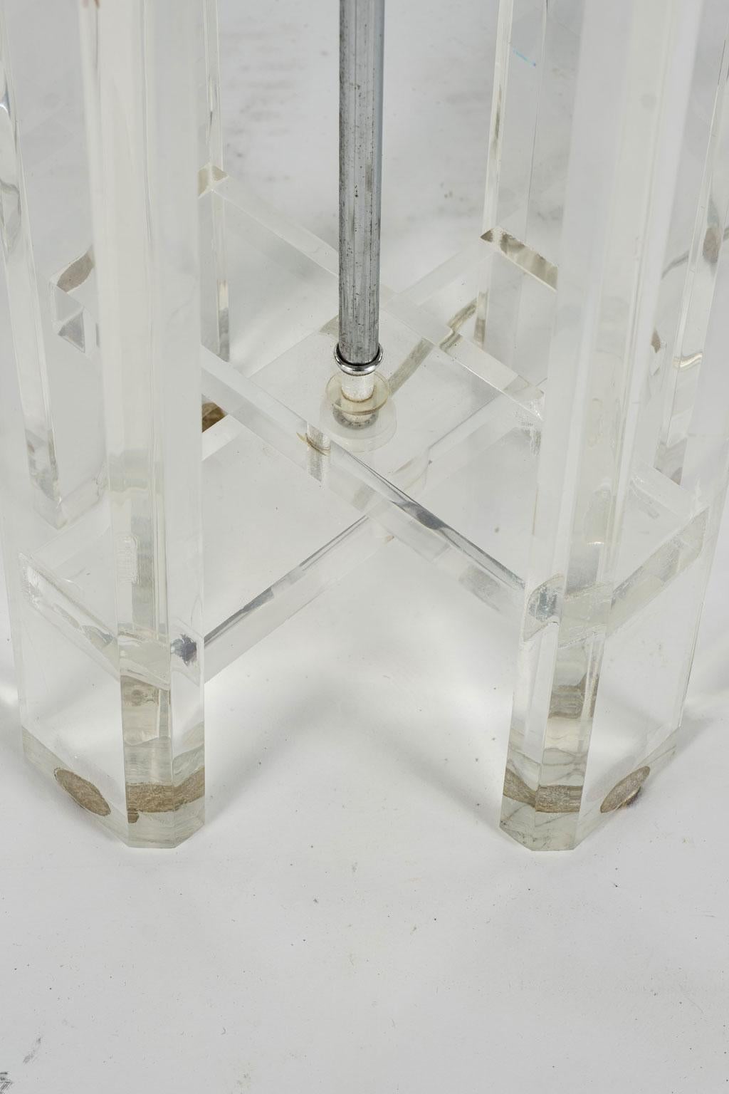 Mid-Century Modern Mid-Century Lucite Table Lamp For Sale