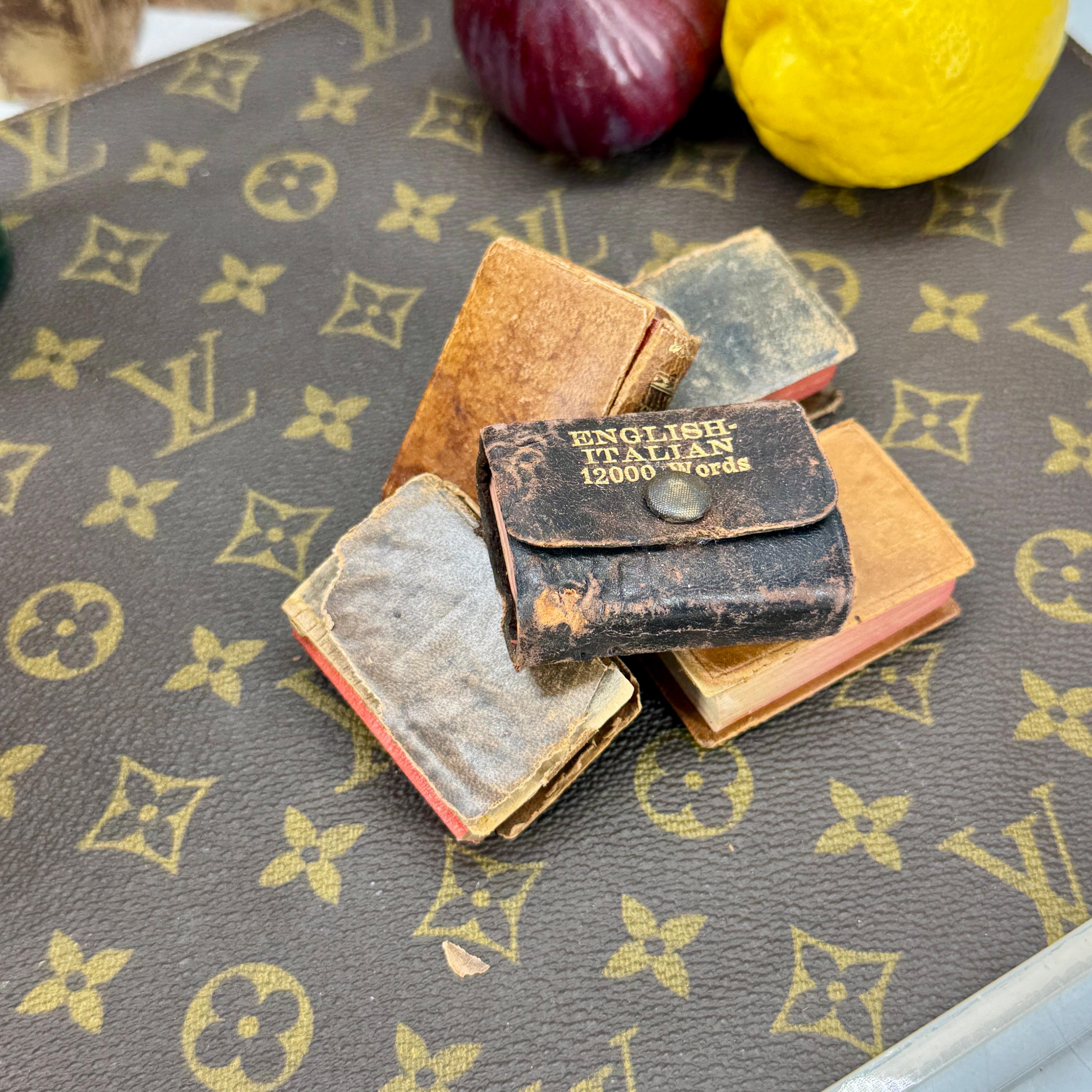 Lucite-Tablett aus der Mitte des Jahrhunderts mit Monogramm-Stoff von Louis Vuitton im Angebot 6