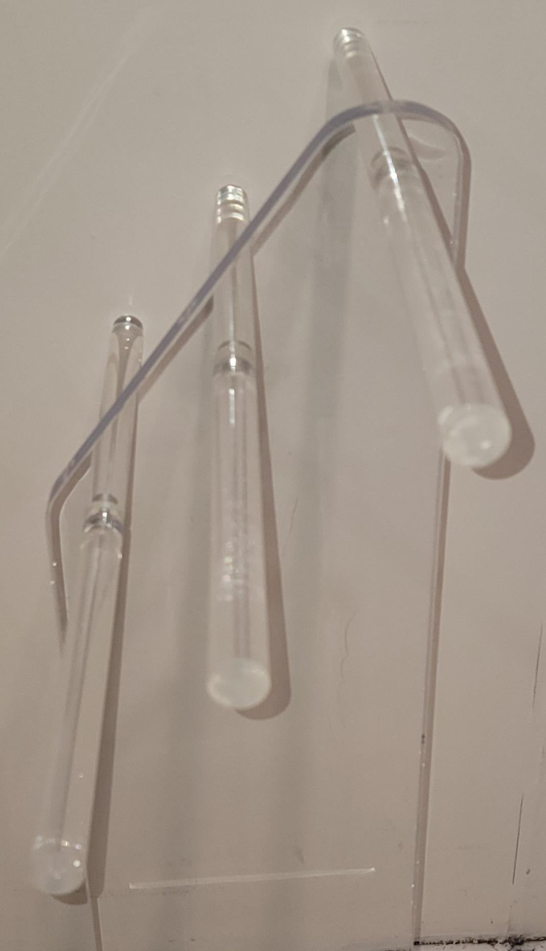 Mid Century Lucite Valet Towel or Blanket Rack In Good Condition For Sale In Pasadena, CA
