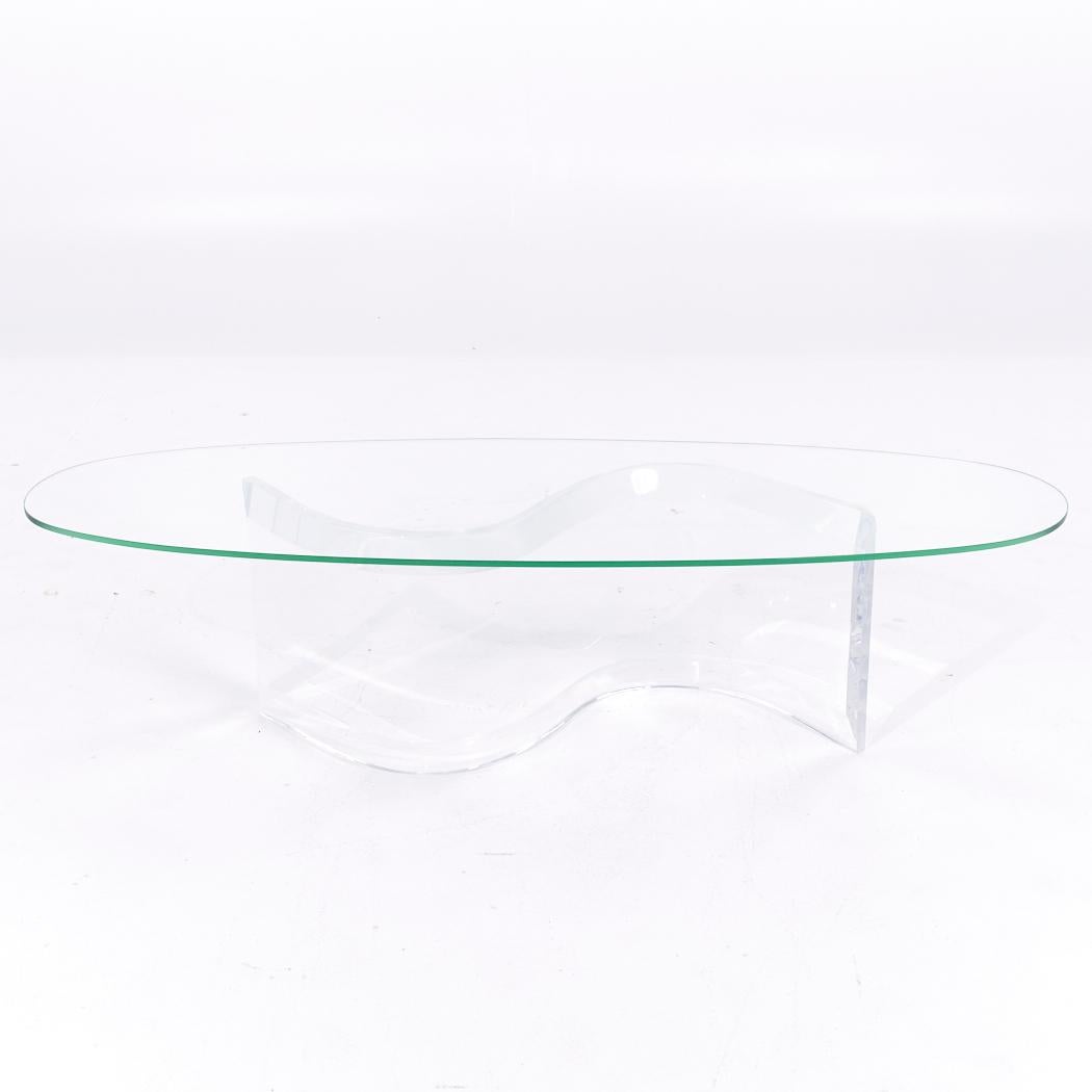 Table basse à vagues en lucite du milieu du siècle

Cette table basse mesure : 59.25 de large x 19.75 de profond x 14.75 de haut

Tous les meubles peuvent être achetés dans ce que nous appelons un état vintage restauré. Cela signifie que la pièce