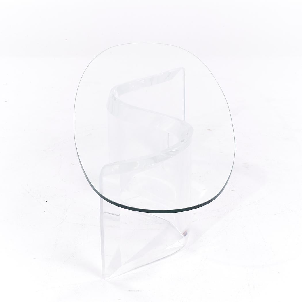 Table basse à vagues en lucite du milieu du siècle Bon état - En vente à Countryside, IL