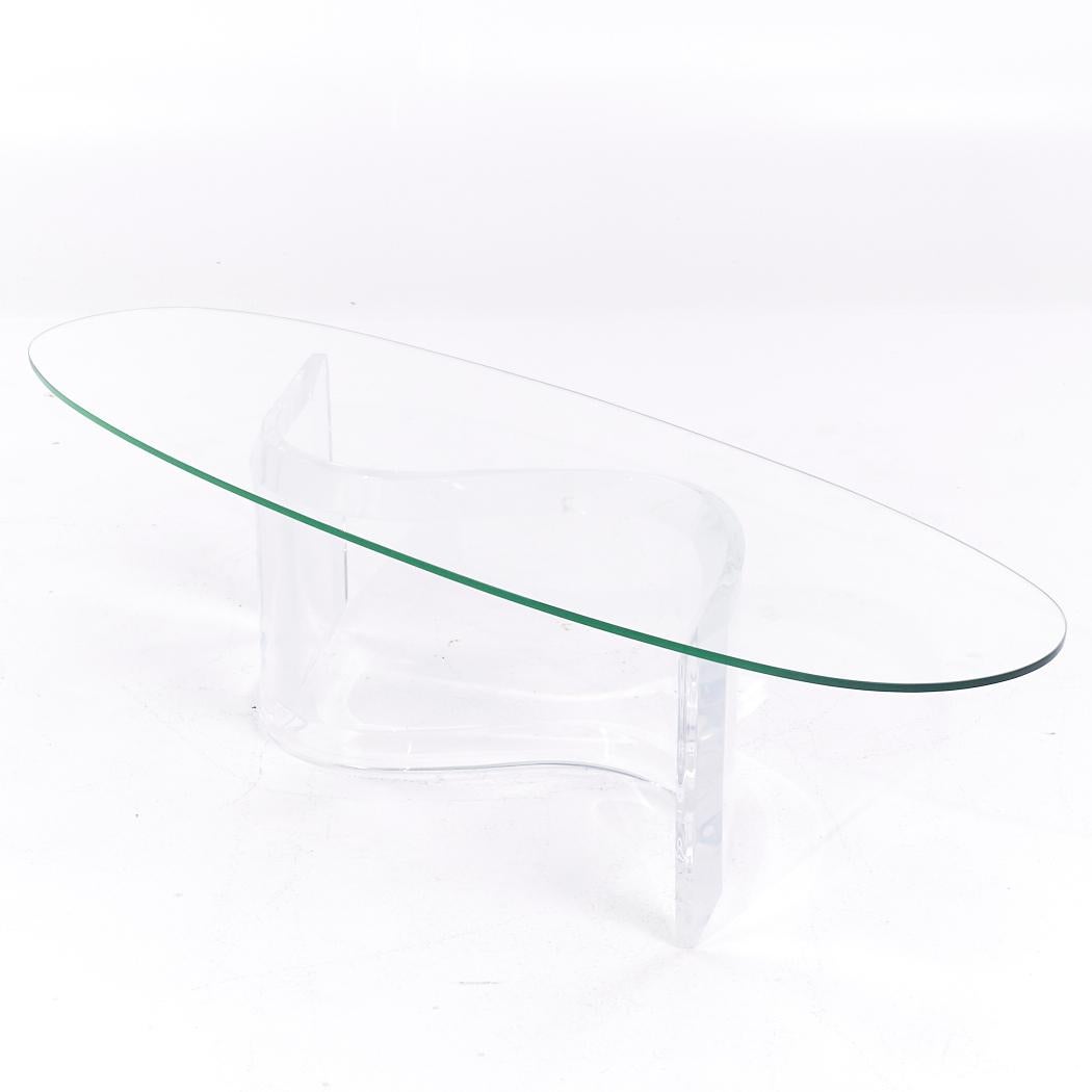 Table basse à vagues en lucite du milieu du siècle en vente 1