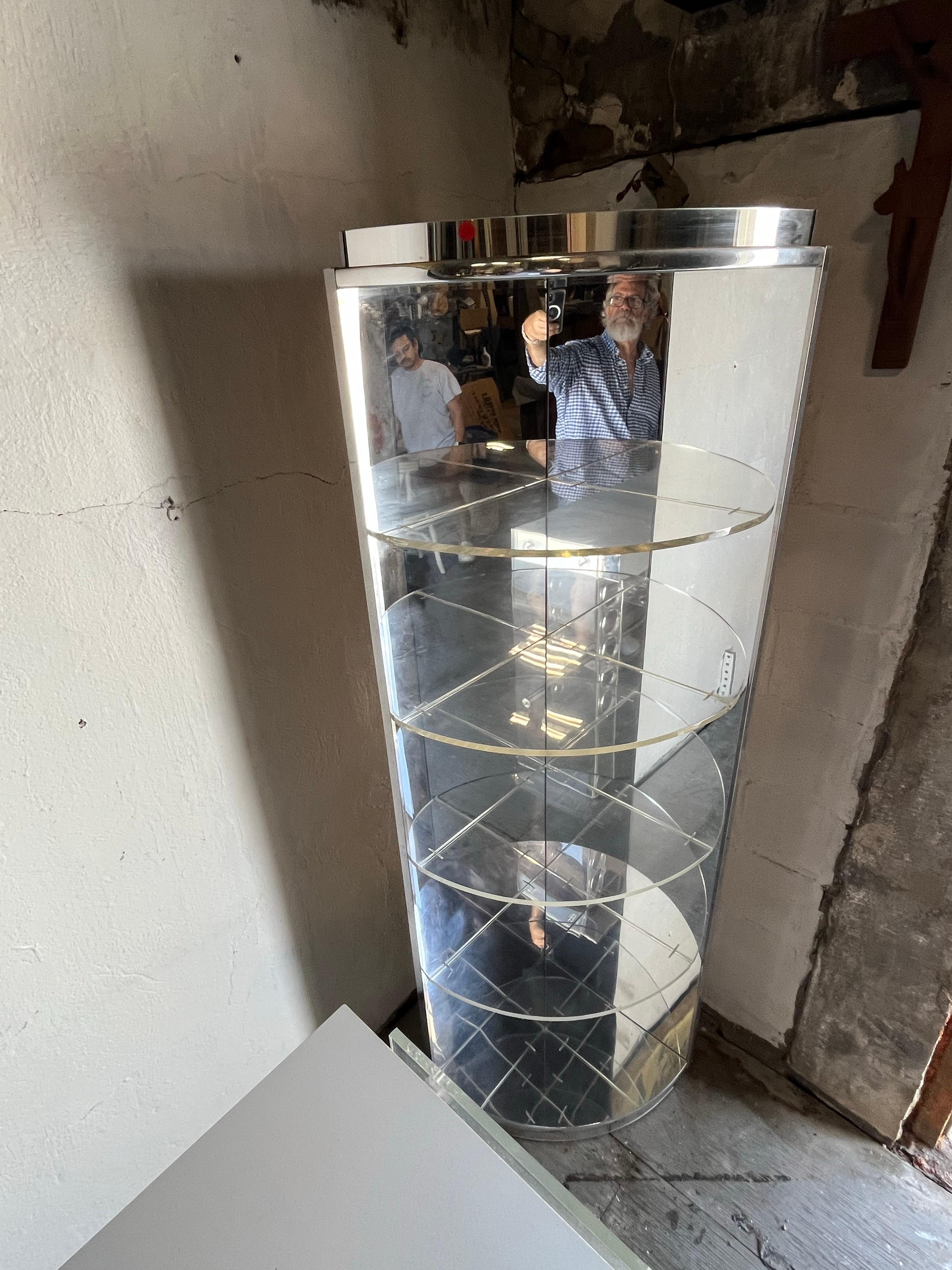 Mid Century Luigi Bardini Illuminated Lucite Bar and Corner Shelving In Good Condition For Sale In W Allenhurst, NJ