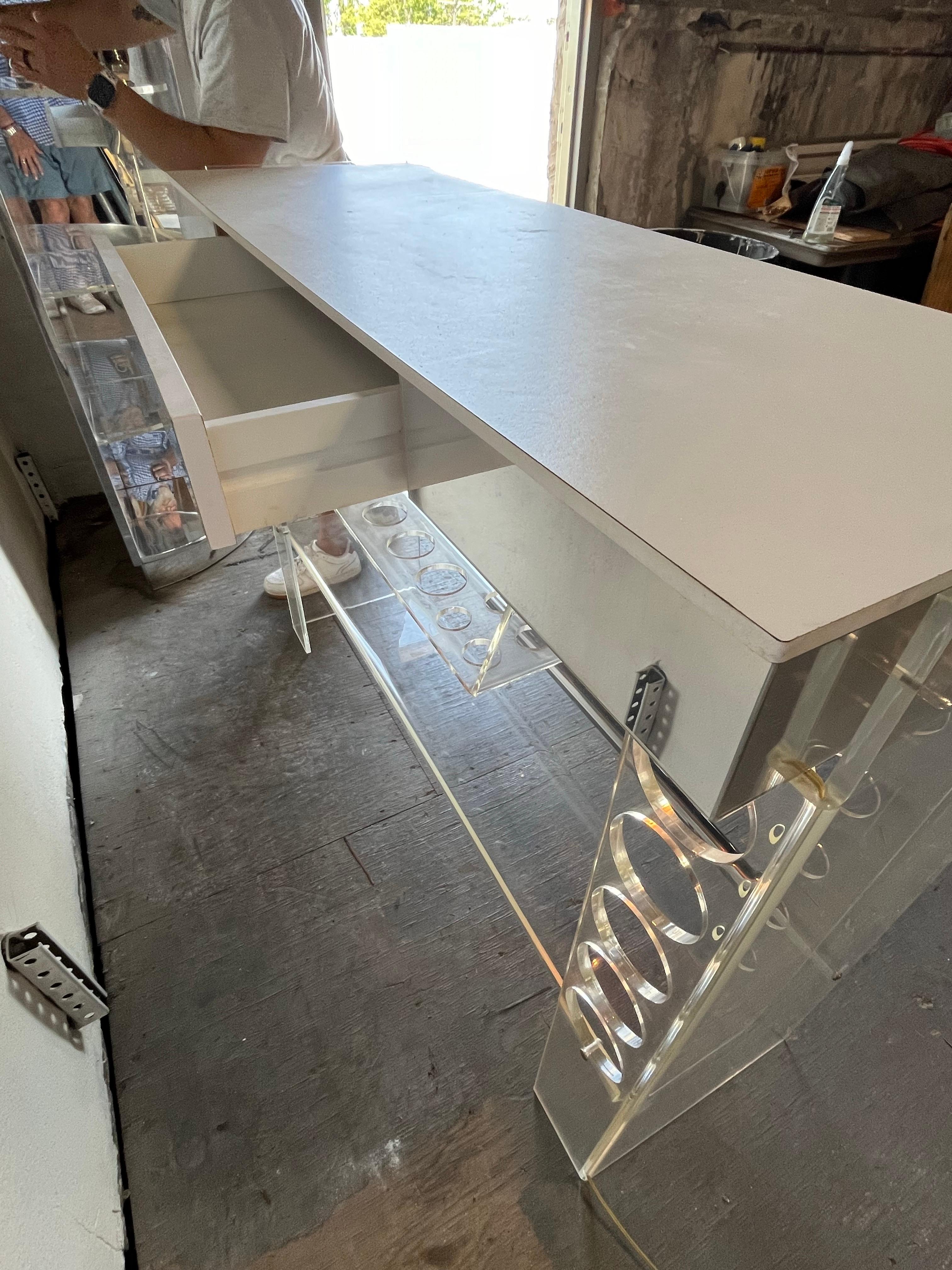 Mid Century Luigi Bardini Illuminated Lucite Bar and Corner Shelving For Sale 2
